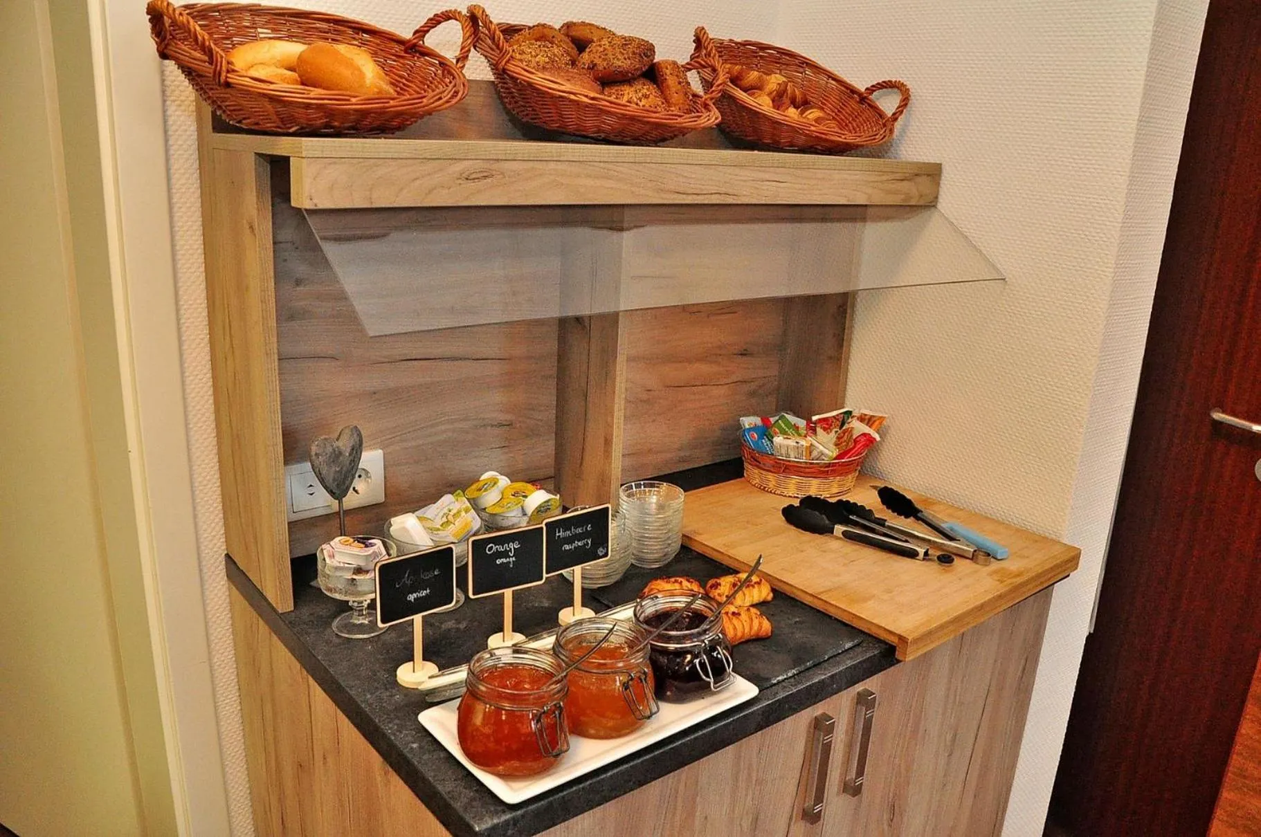 Coffee/tea facilities in Hotel Am Martinsberg