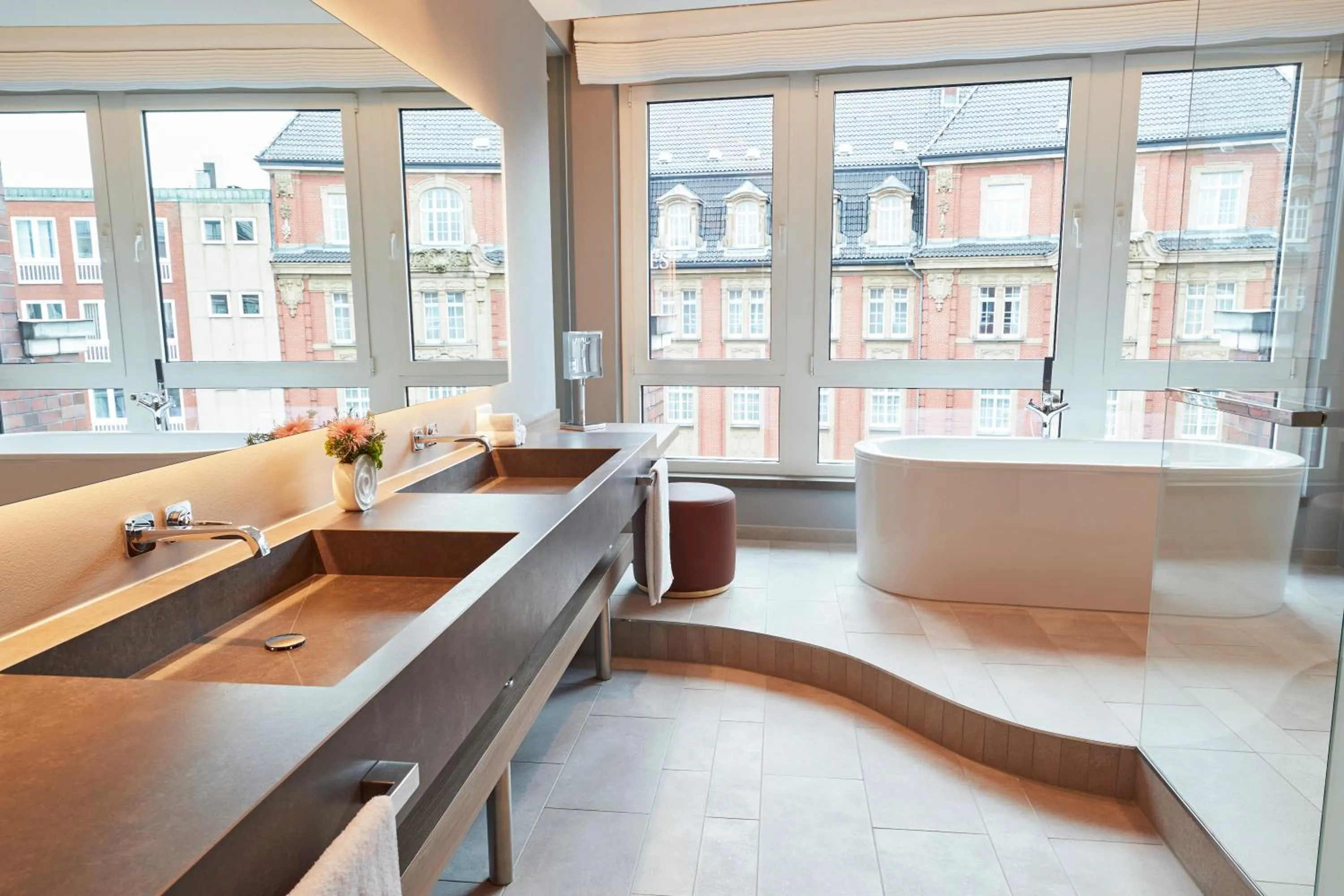 Bathroom in Steigenberger Hotel Hamburg