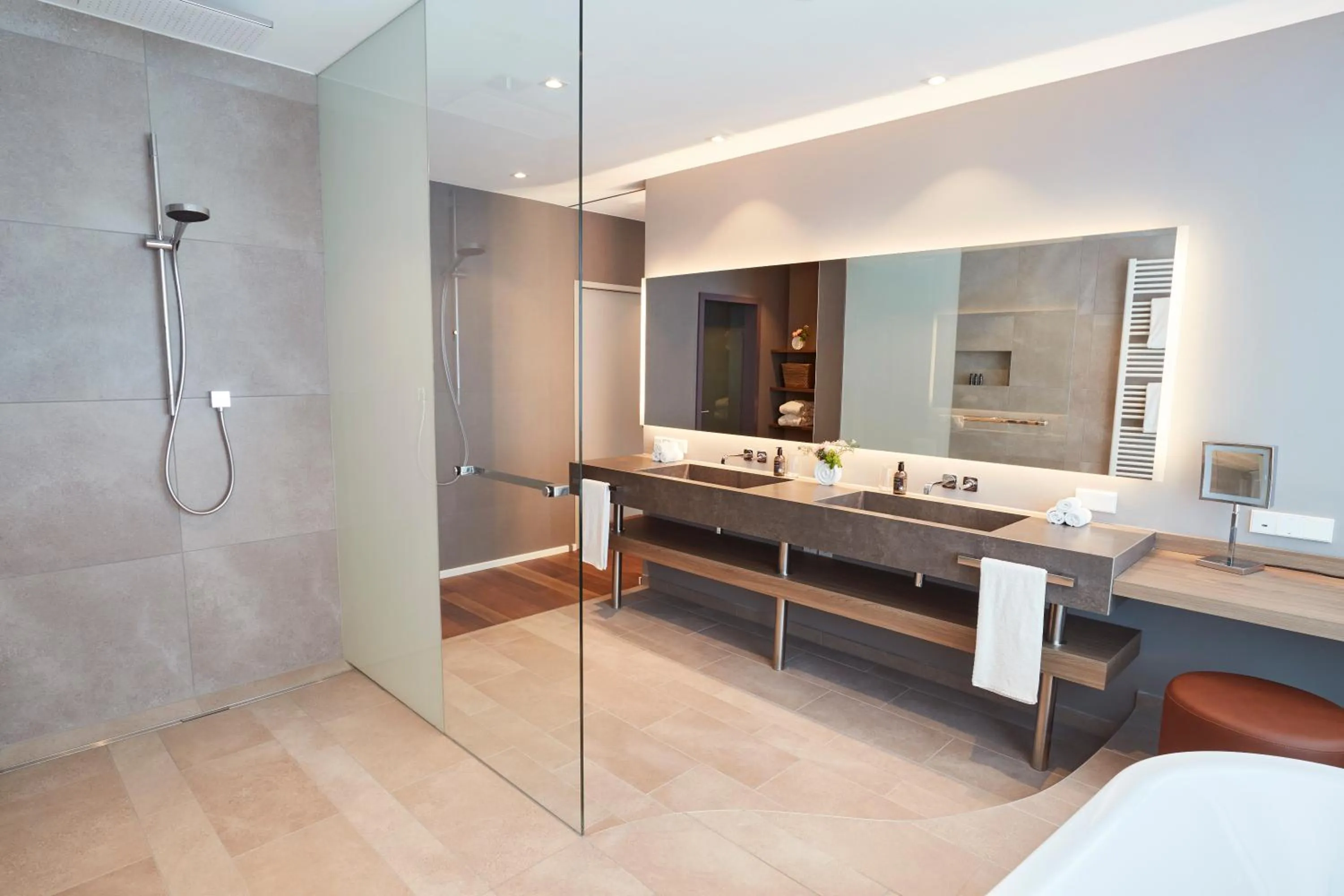 Bathroom in Steigenberger Hotel Hamburg