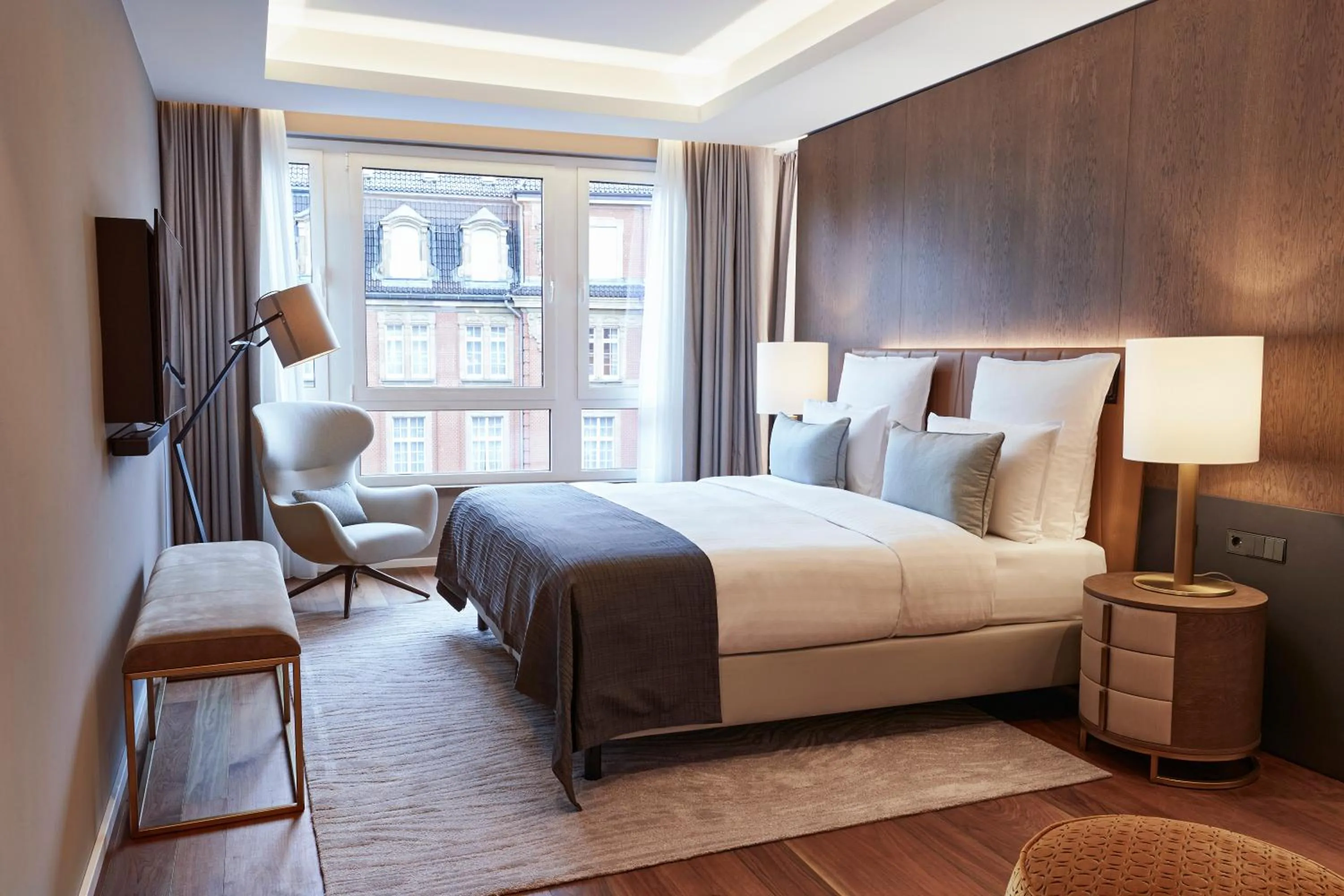 Bedroom, Bed in Steigenberger Hotel Hamburg