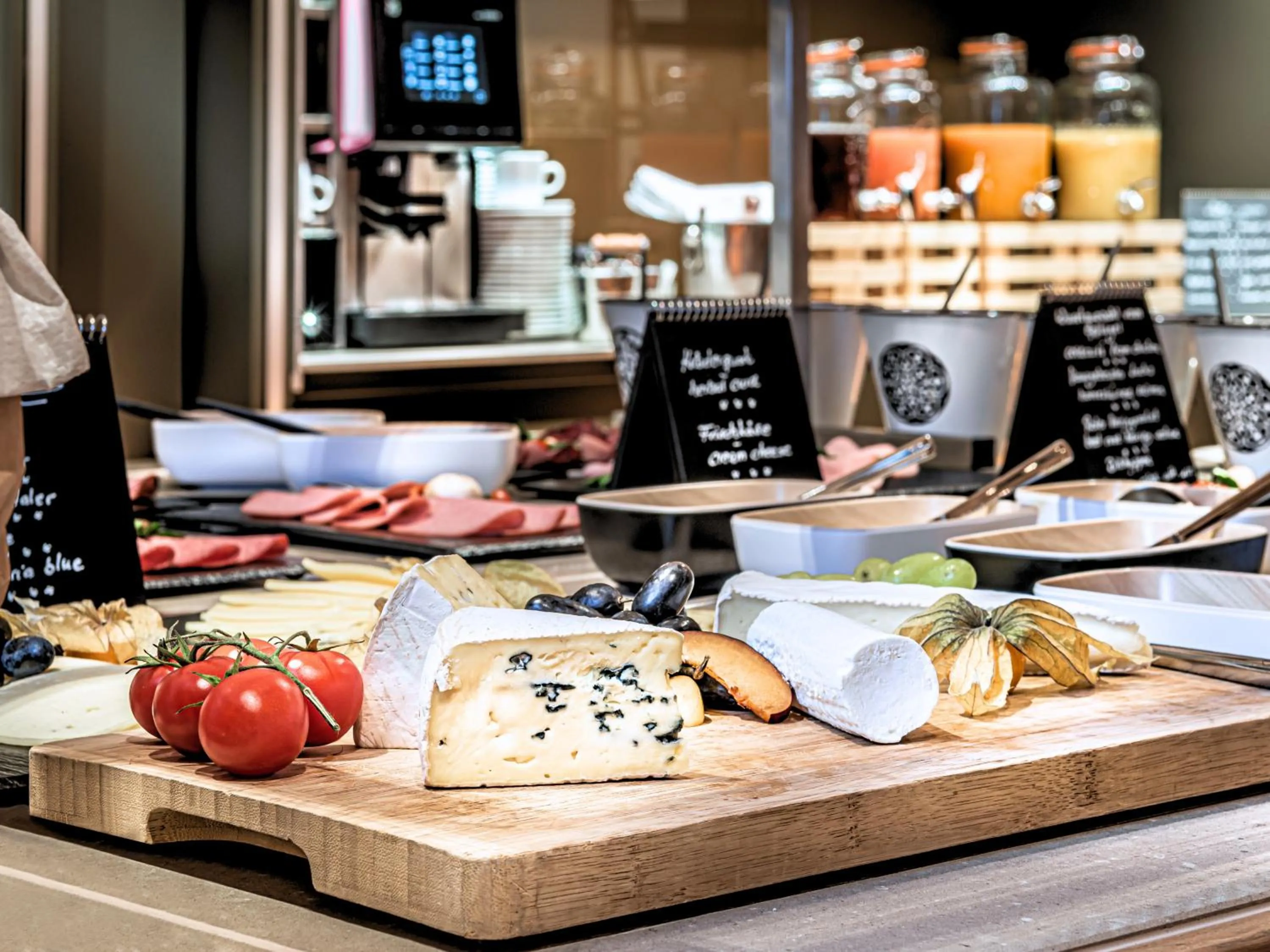 Breakfast in Steigenberger Hotel Treudelberg Hamburg