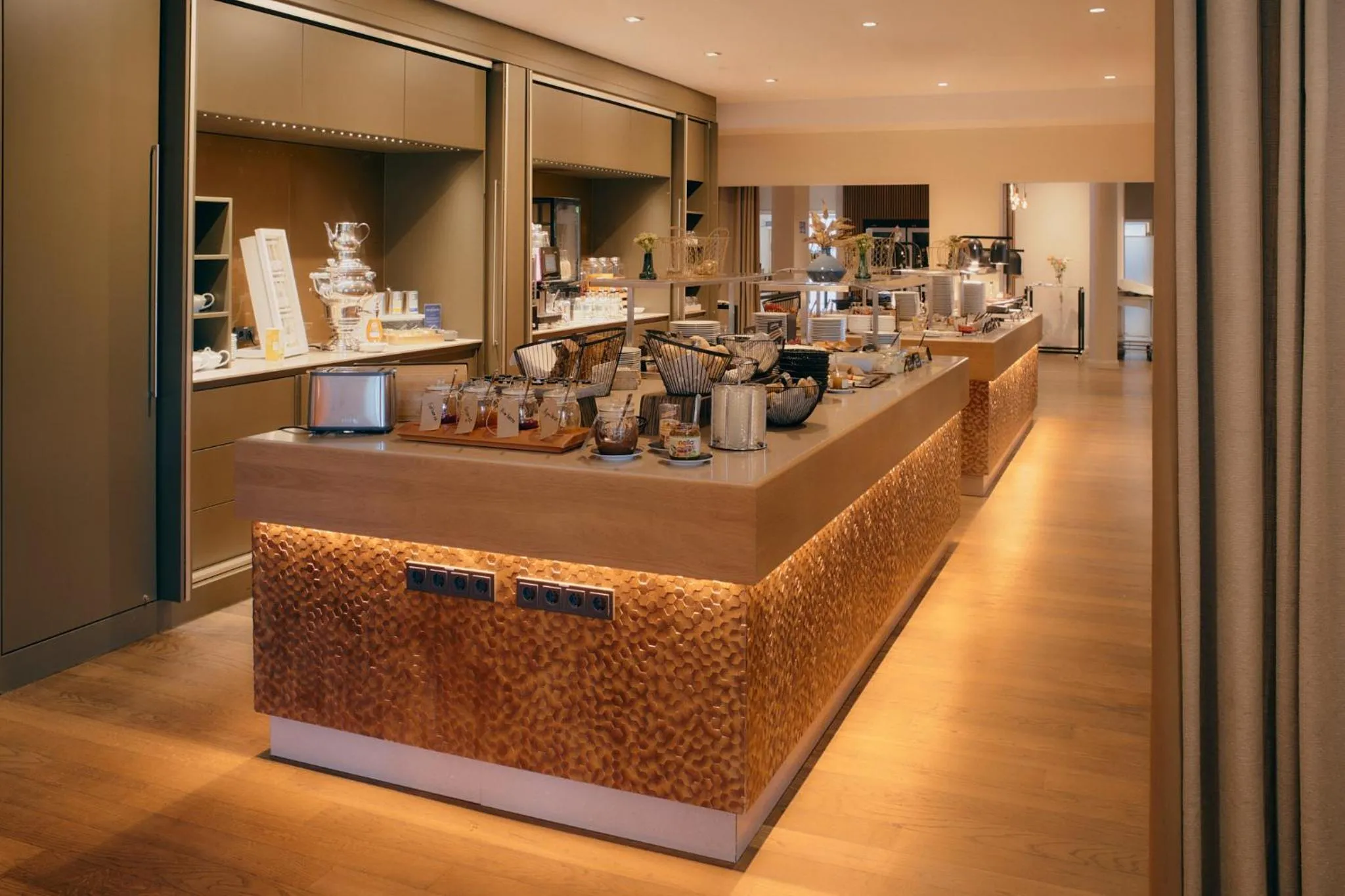 Breakfast in Steigenberger Hotel Treudelberg Hamburg