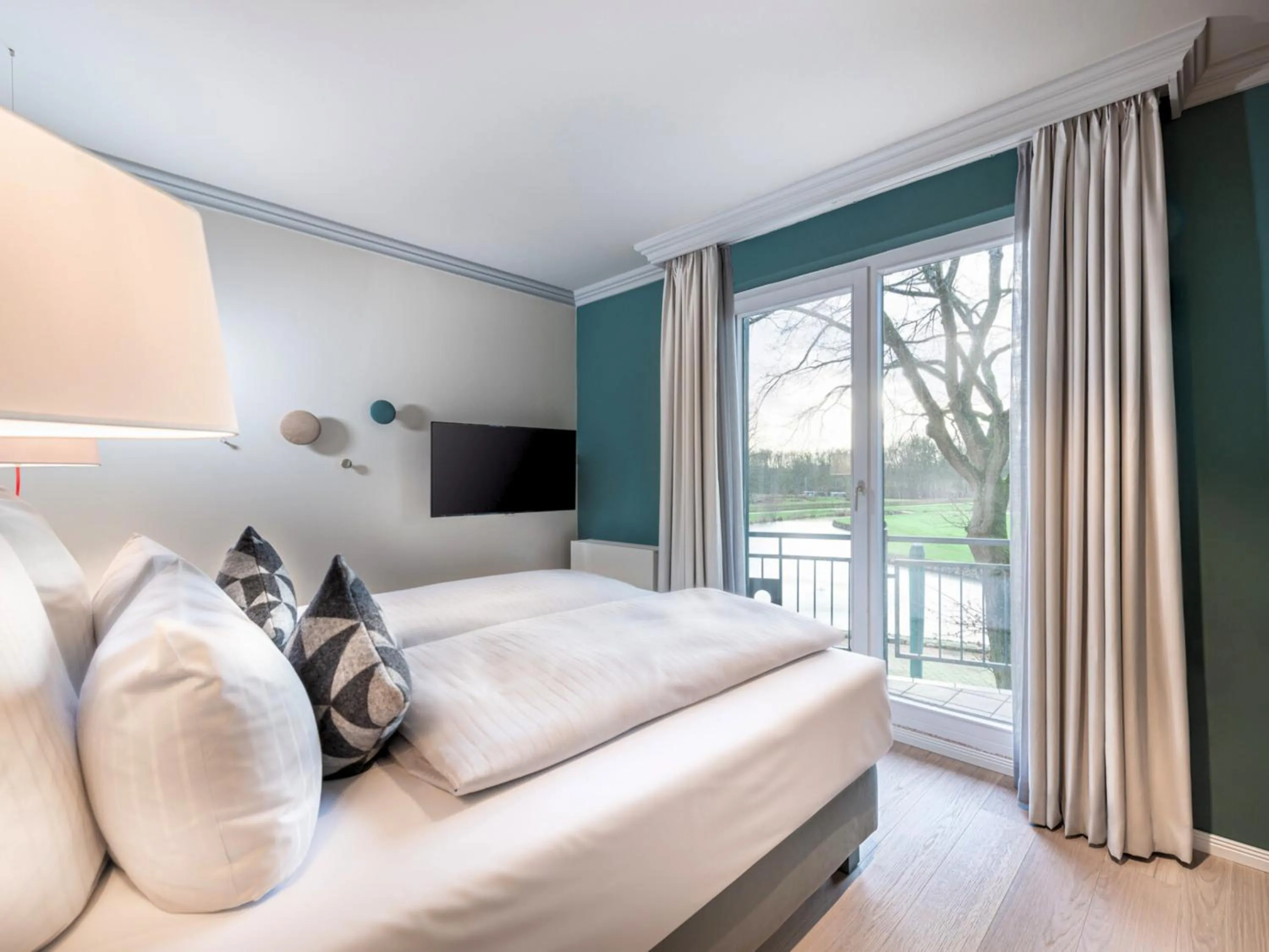 Bedroom, Bed in Steigenberger Hotel Treudelberg Hamburg