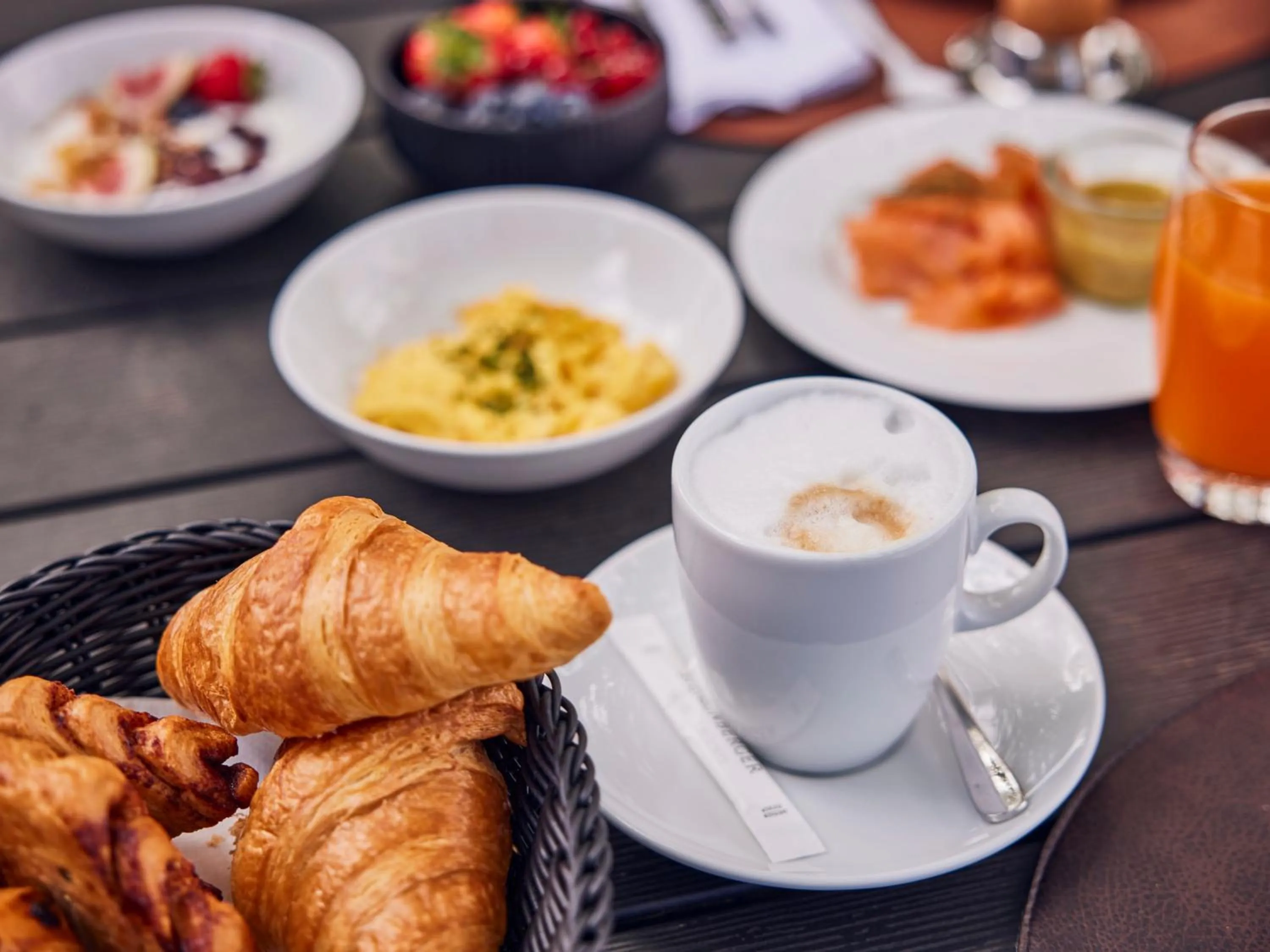 Breakfast in Steigenberger Hotel Treudelberg Hamburg
