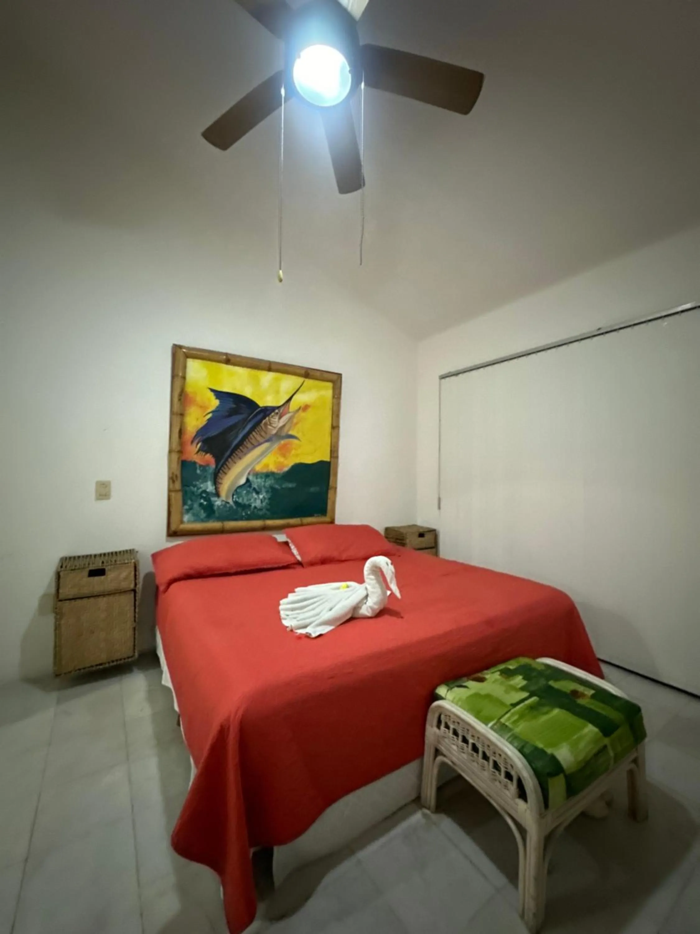 Bed in HAB PTa B ÁREA DE VILLAS DENTRO DEL HOTEL Junto al Krystal EN IXTAPA WIFI 2A 1M Con playa