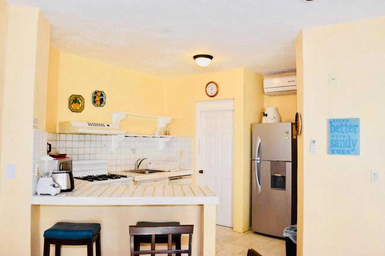 Coffee/tea facilities in VILLA PARA 5P 4A 1M dentro del Hotel a un lado del Krystal IXTAPA Con Playa WiFi