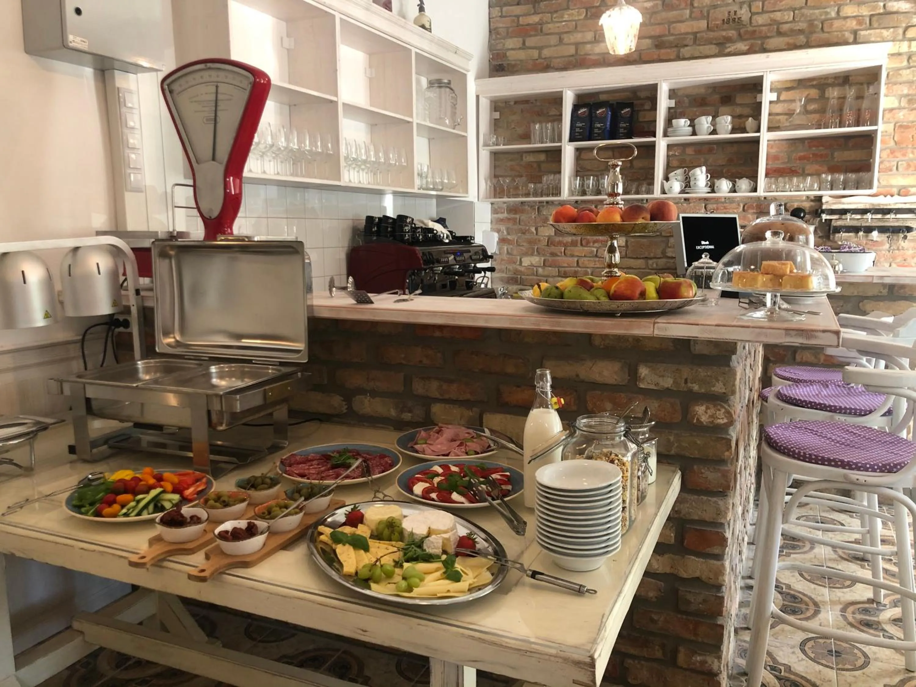 Breakfast in Villa Bella