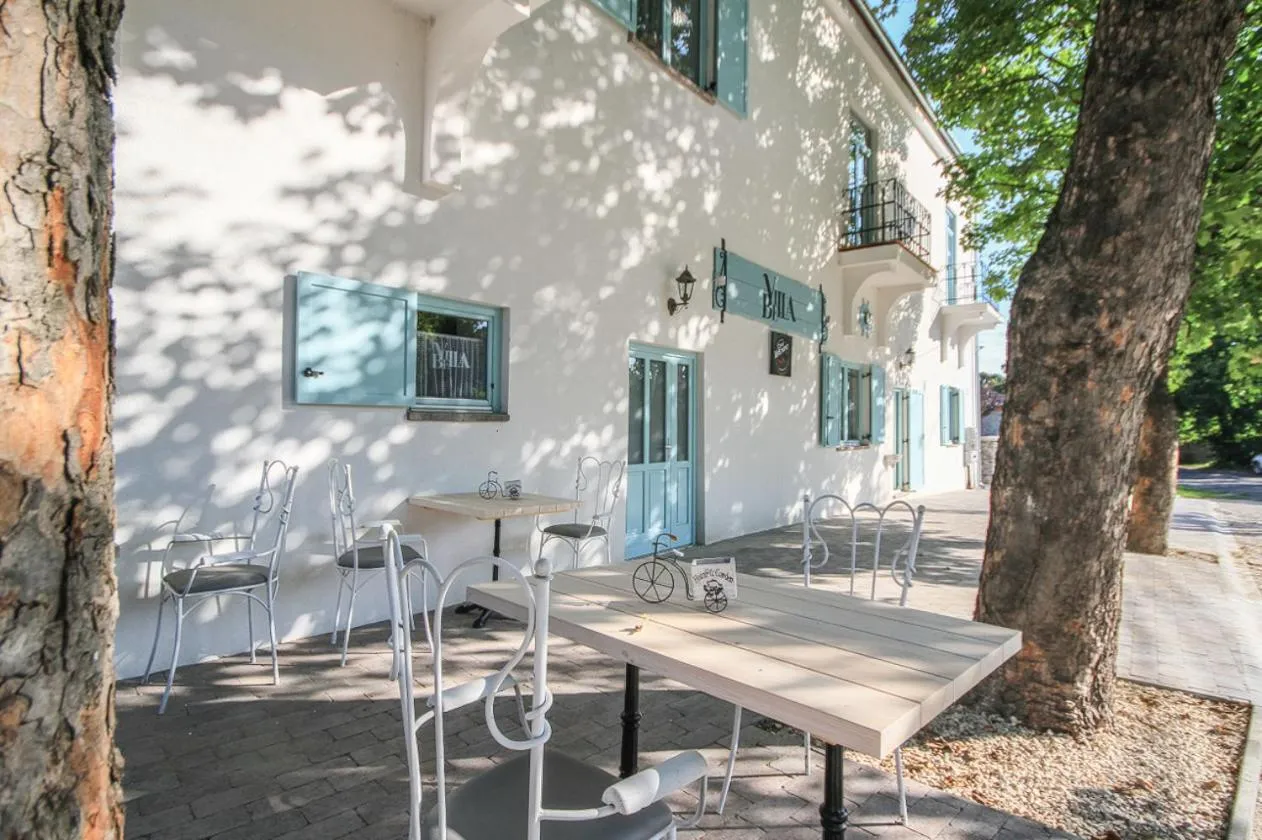 Property building in Villa Bella