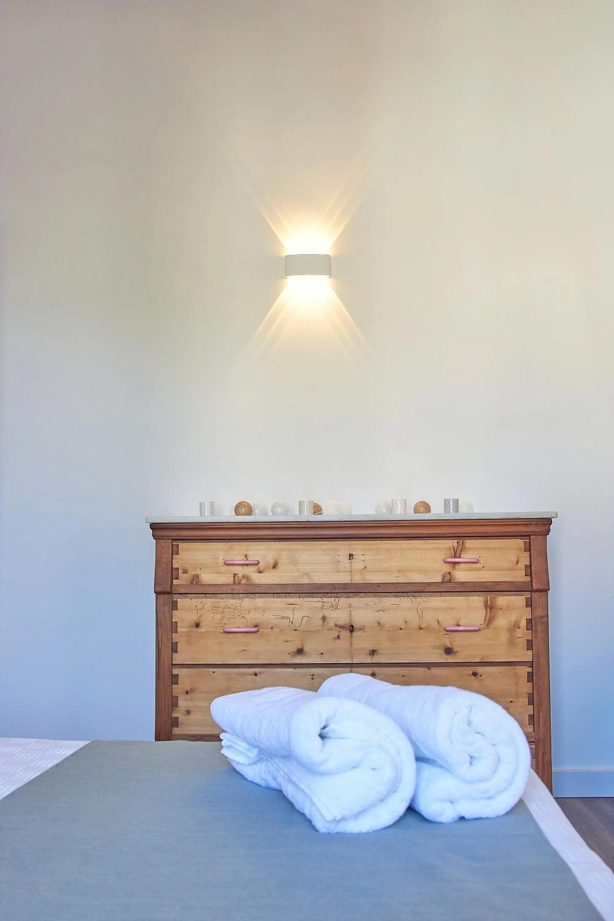 Decorative detail, Bed in Vila Alaró TI