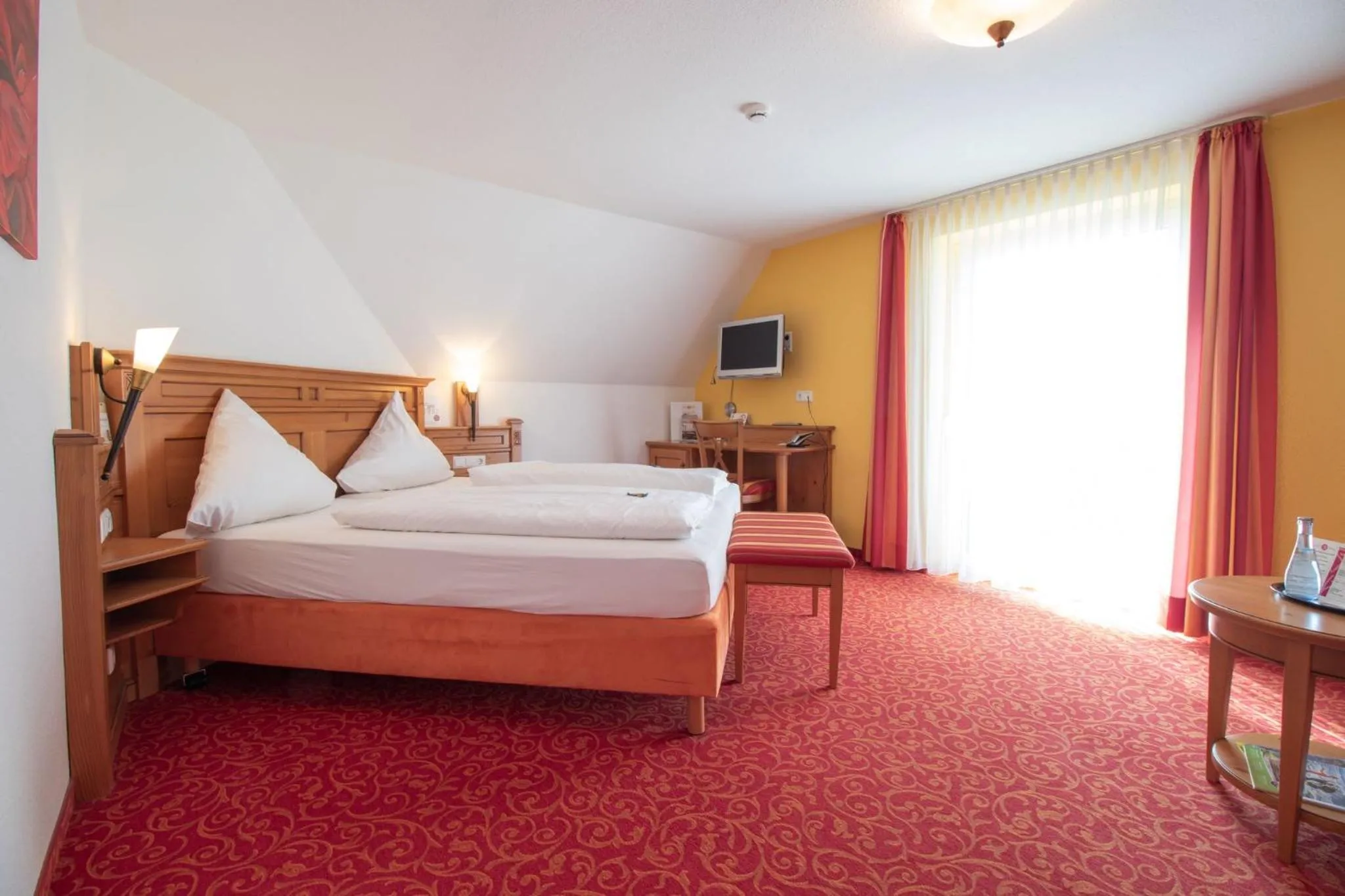 Photo of the whole room, Bed in Landgasthof & Hotel zur Rose Berg