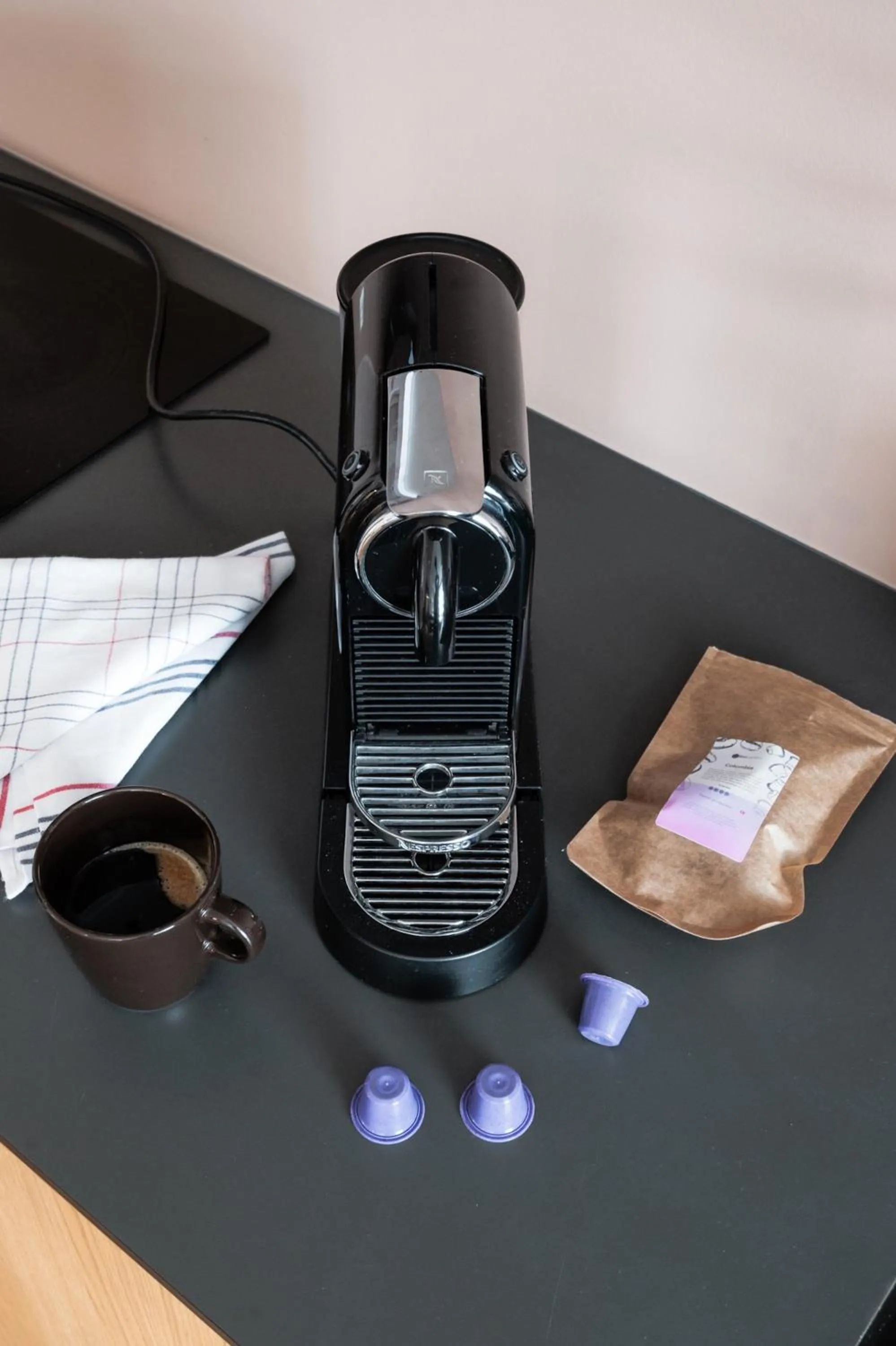 Coffee/tea facilities in The Lakes apartments by Daniel&Jacob's