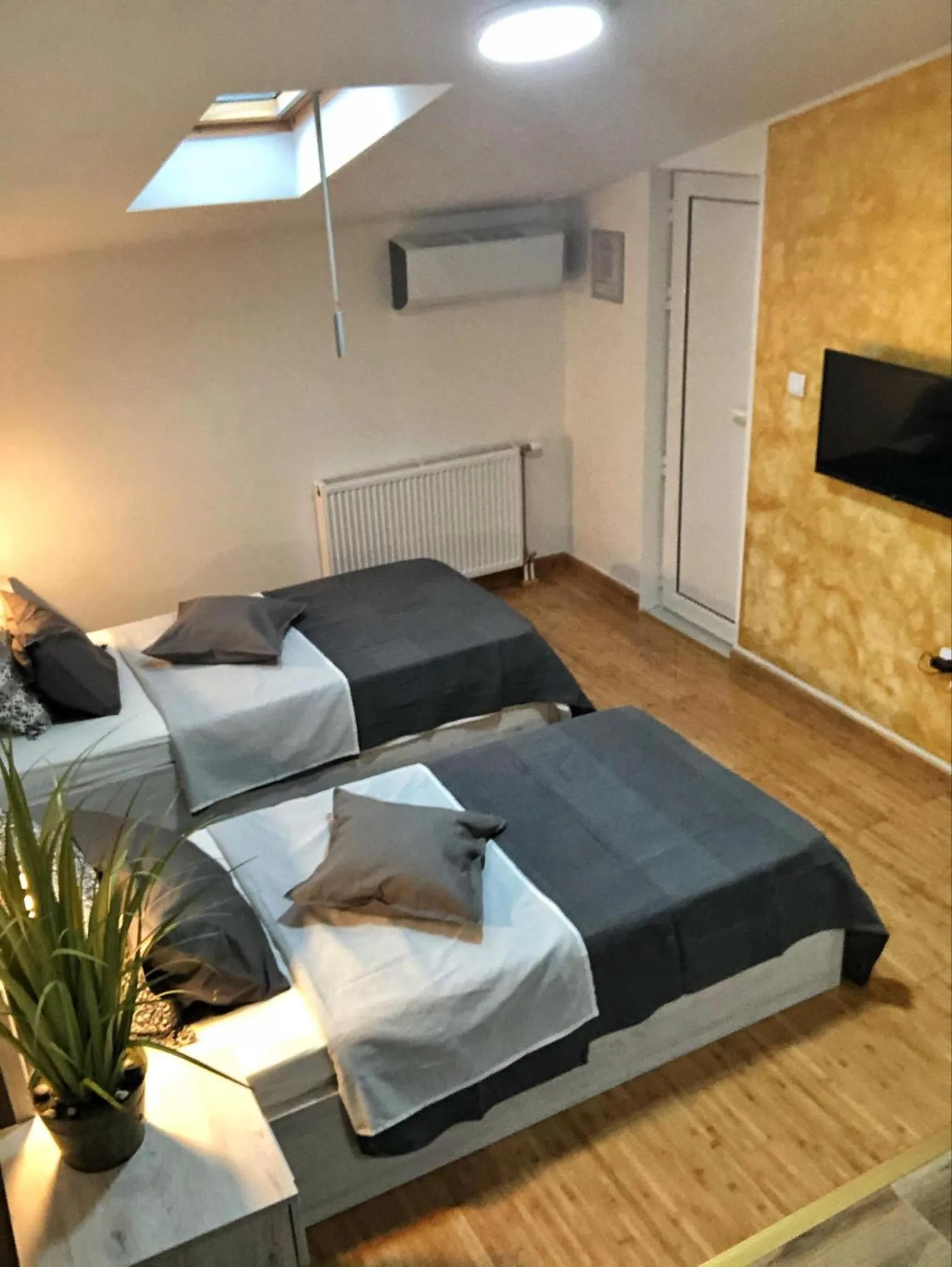 Property building, Bed in TEPIĆ Garni Hotel