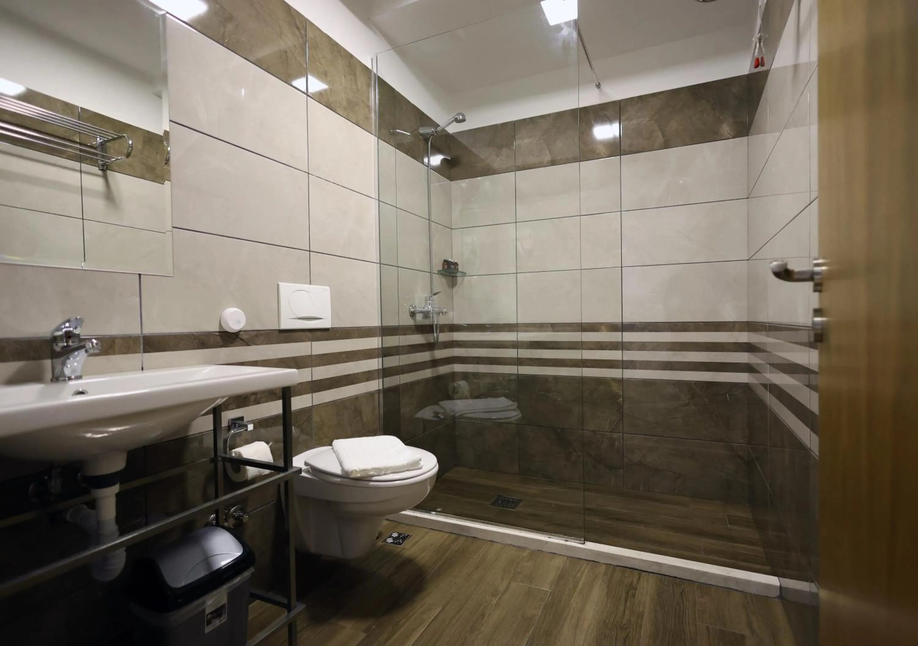 Toilet in Hotel Republika Berat