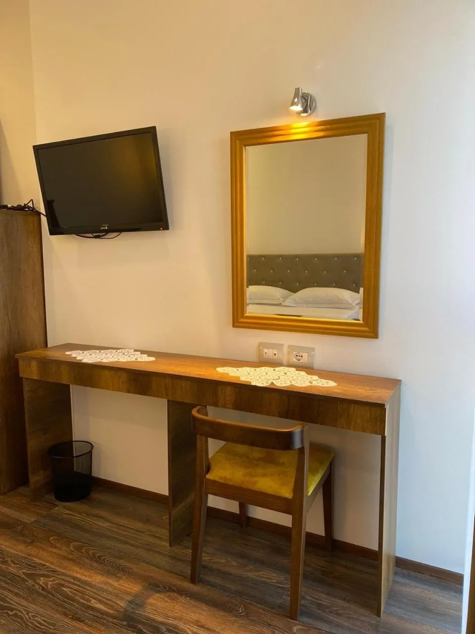 TV and multimedia in Hotel Republika Berat