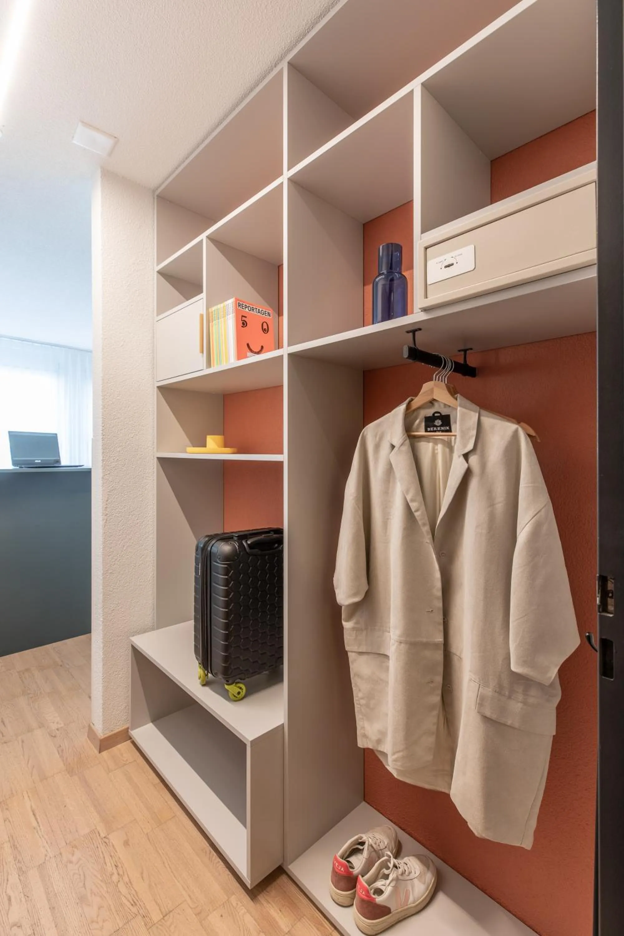 wardrobe in Alpenblick Bern - kind of a hotel