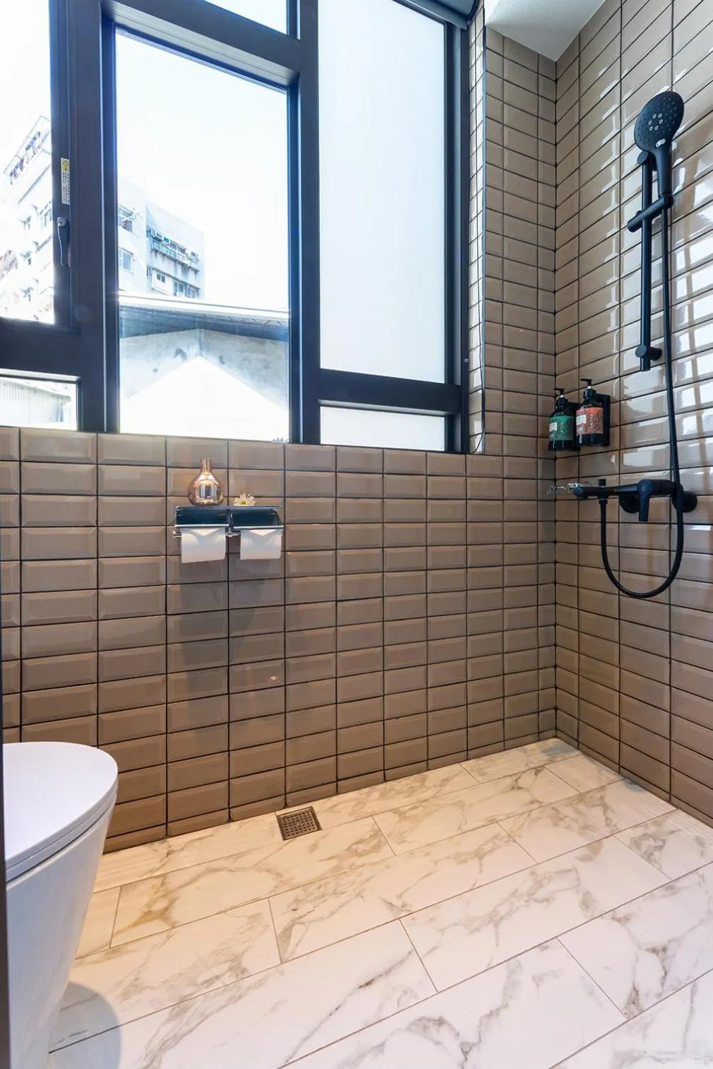 Shower in Norway Forest Travel hotel 3 Taichung