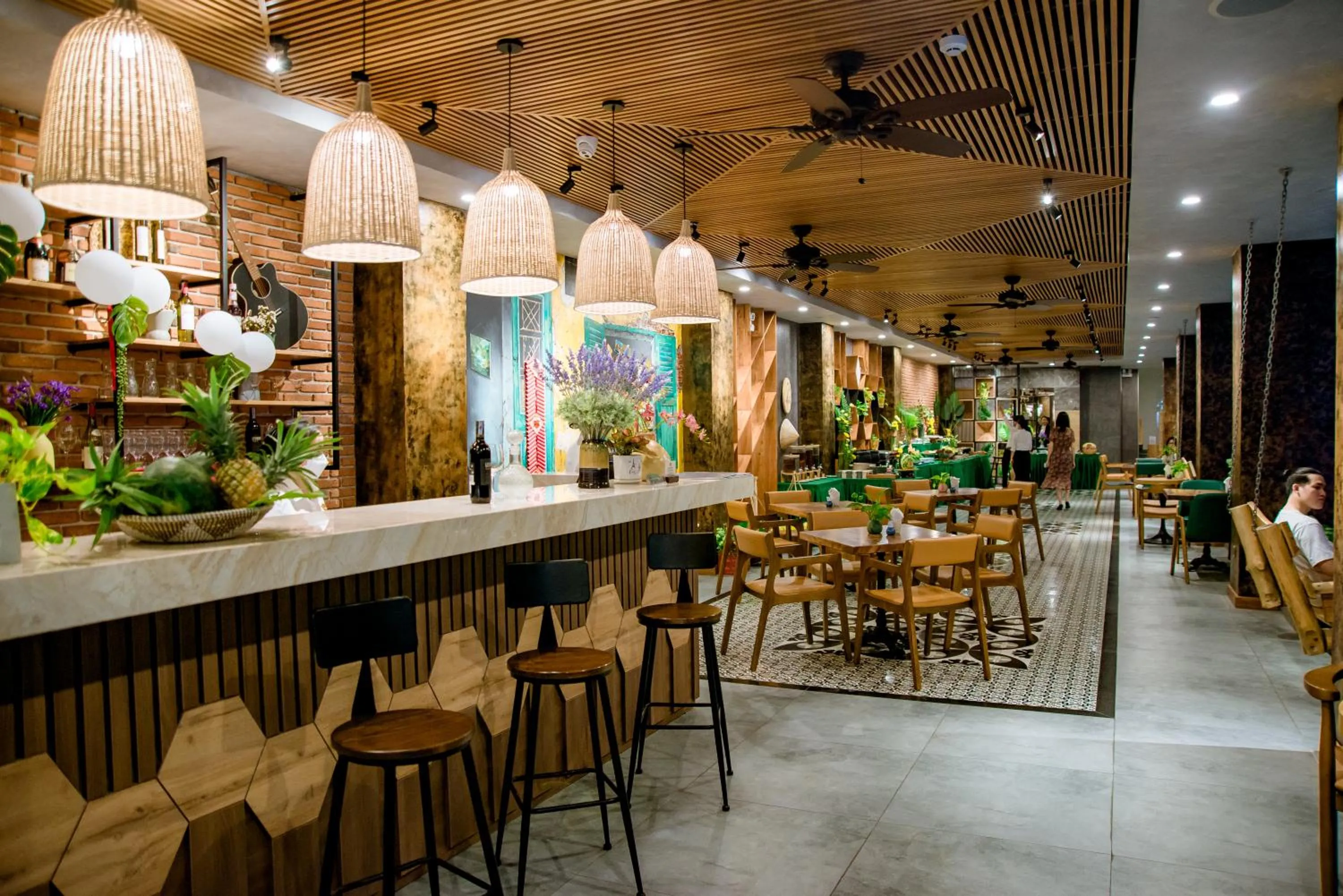 Lounge or bar in Chi House Danang Hotel and Apartment