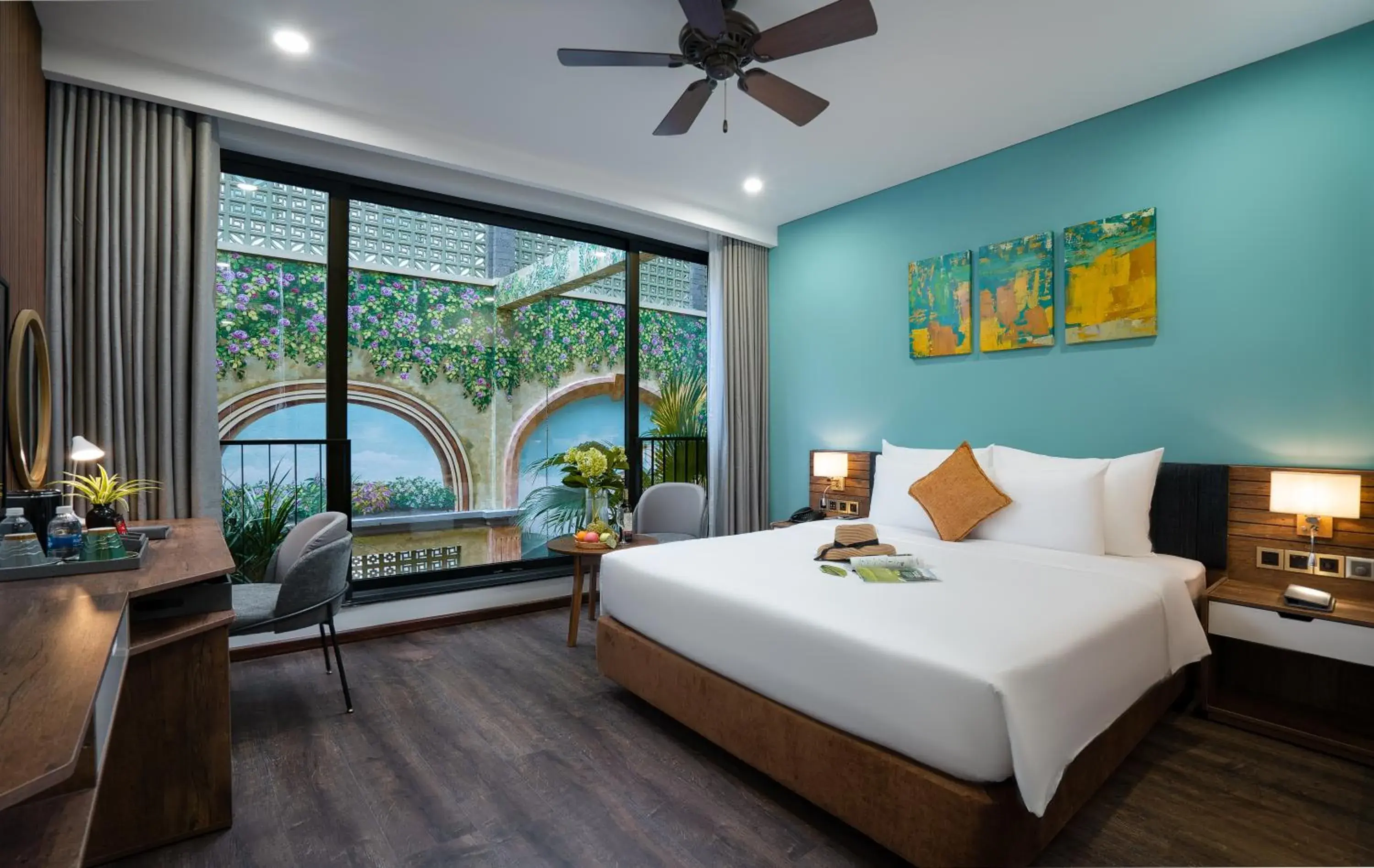 Deluxe King Room with Pool View in Chi House Danang Hotel and Apartment Deluxe King Room with Pool View in Chi House Danang Hotel and Apartment