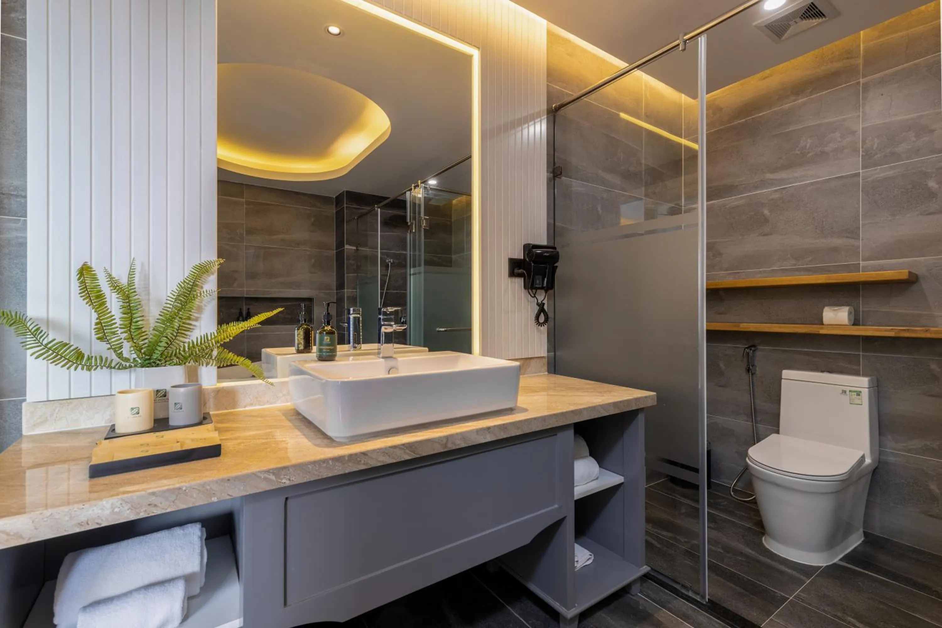 Bathroom in Chi House Danang Hotel and Apartment