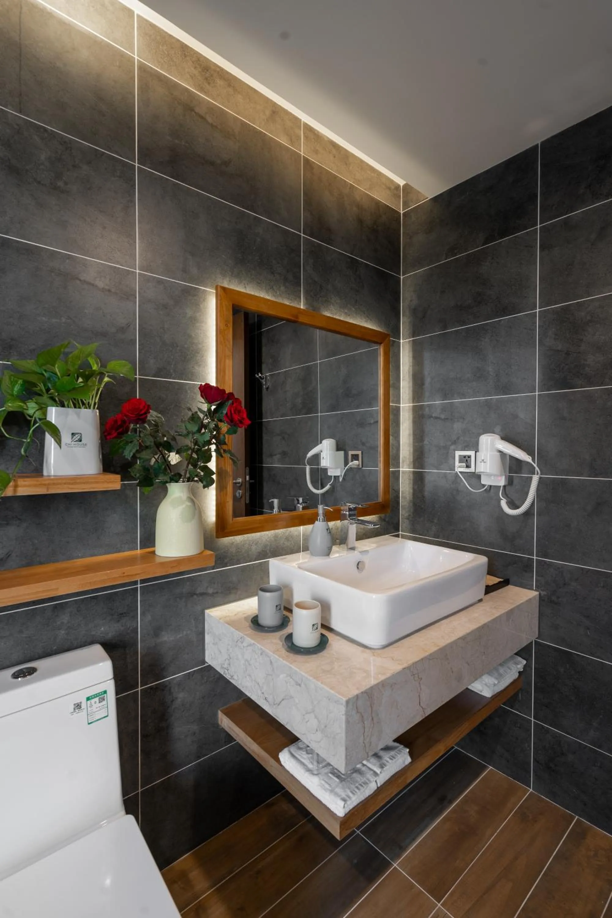 Bathroom in Chi House Danang Hotel and Apartment