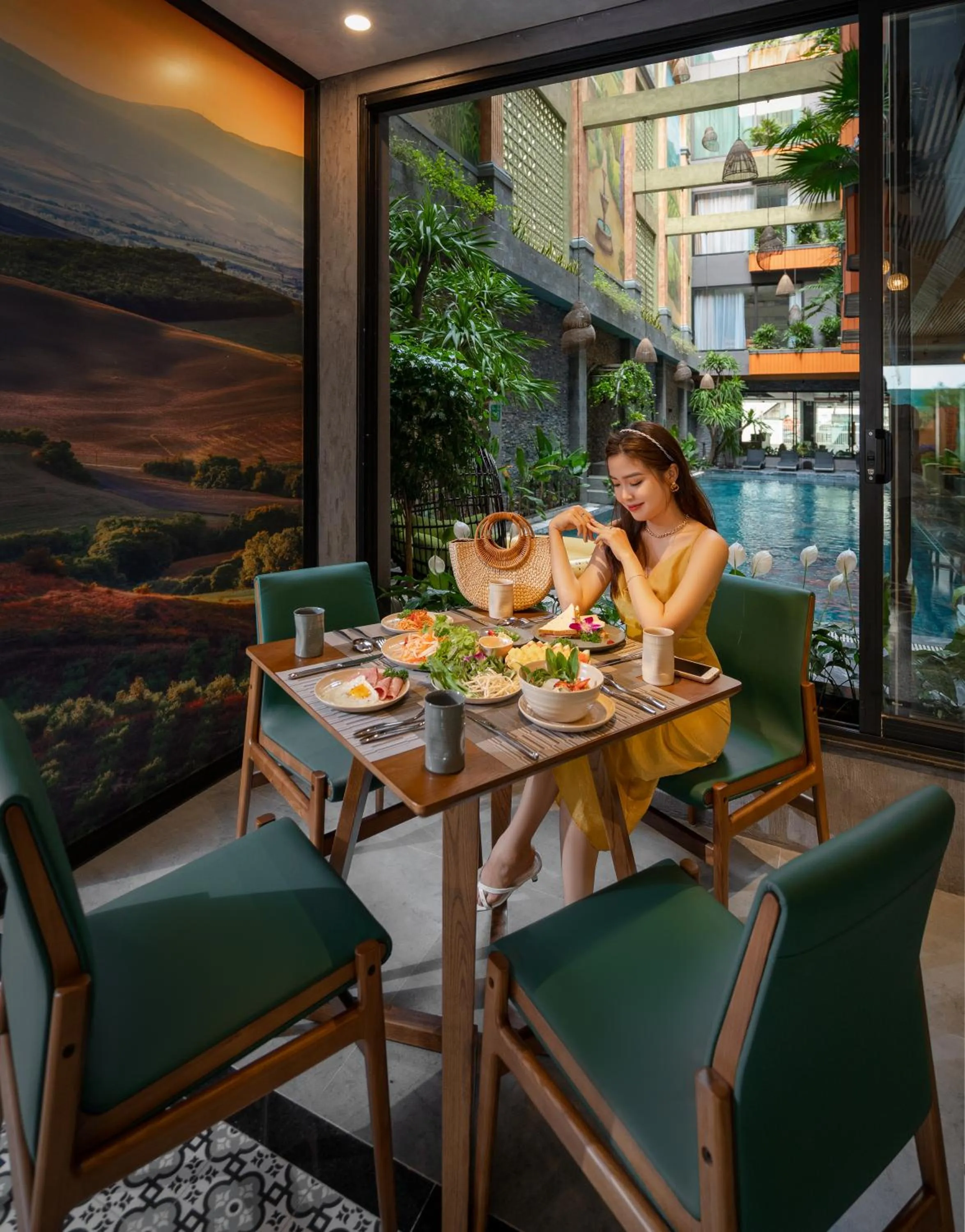 Restaurant/places to eat in Chi House Danang Hotel and Apartment