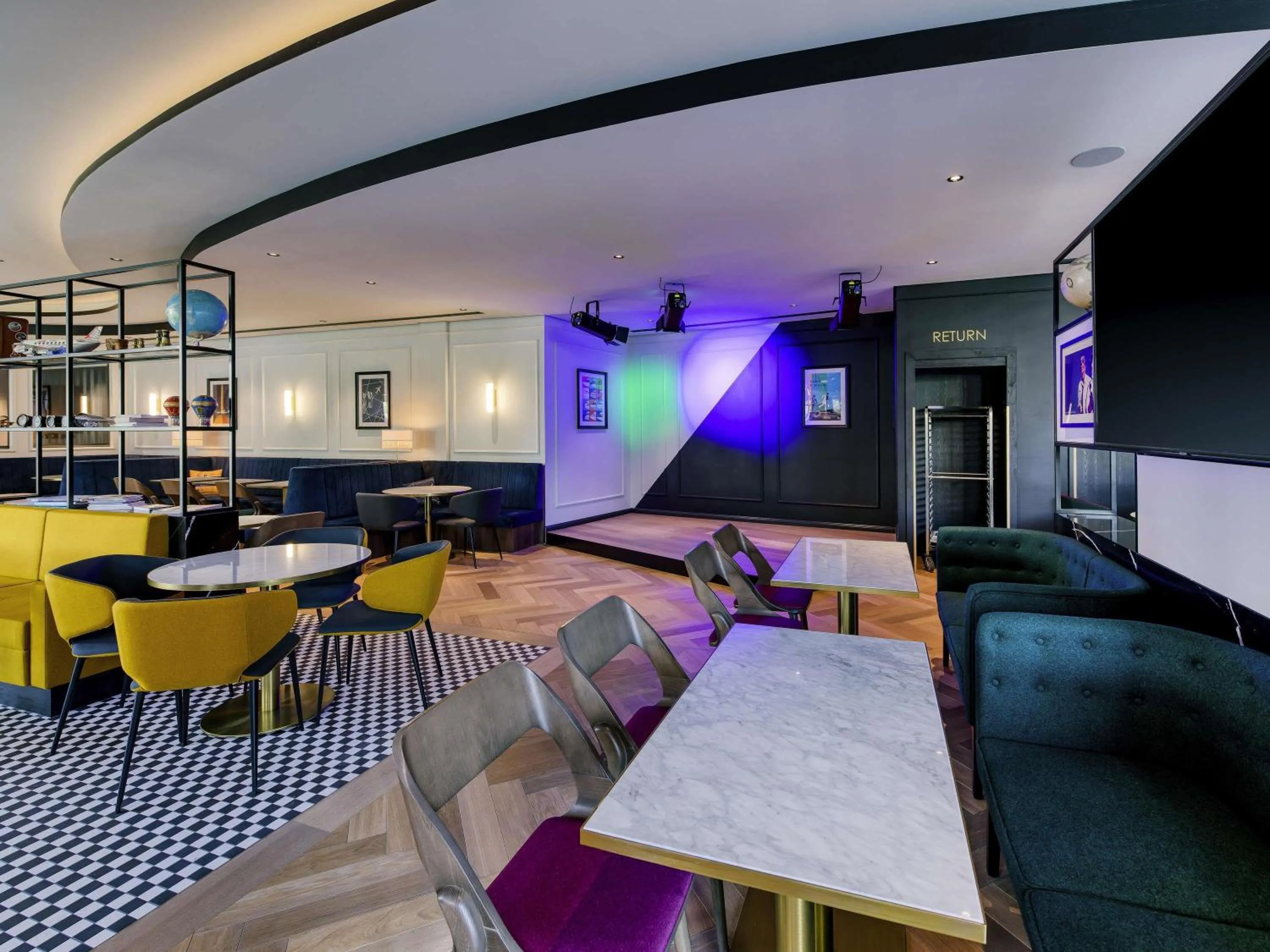 Lounge or bar in Mercure Neu-Isenburg