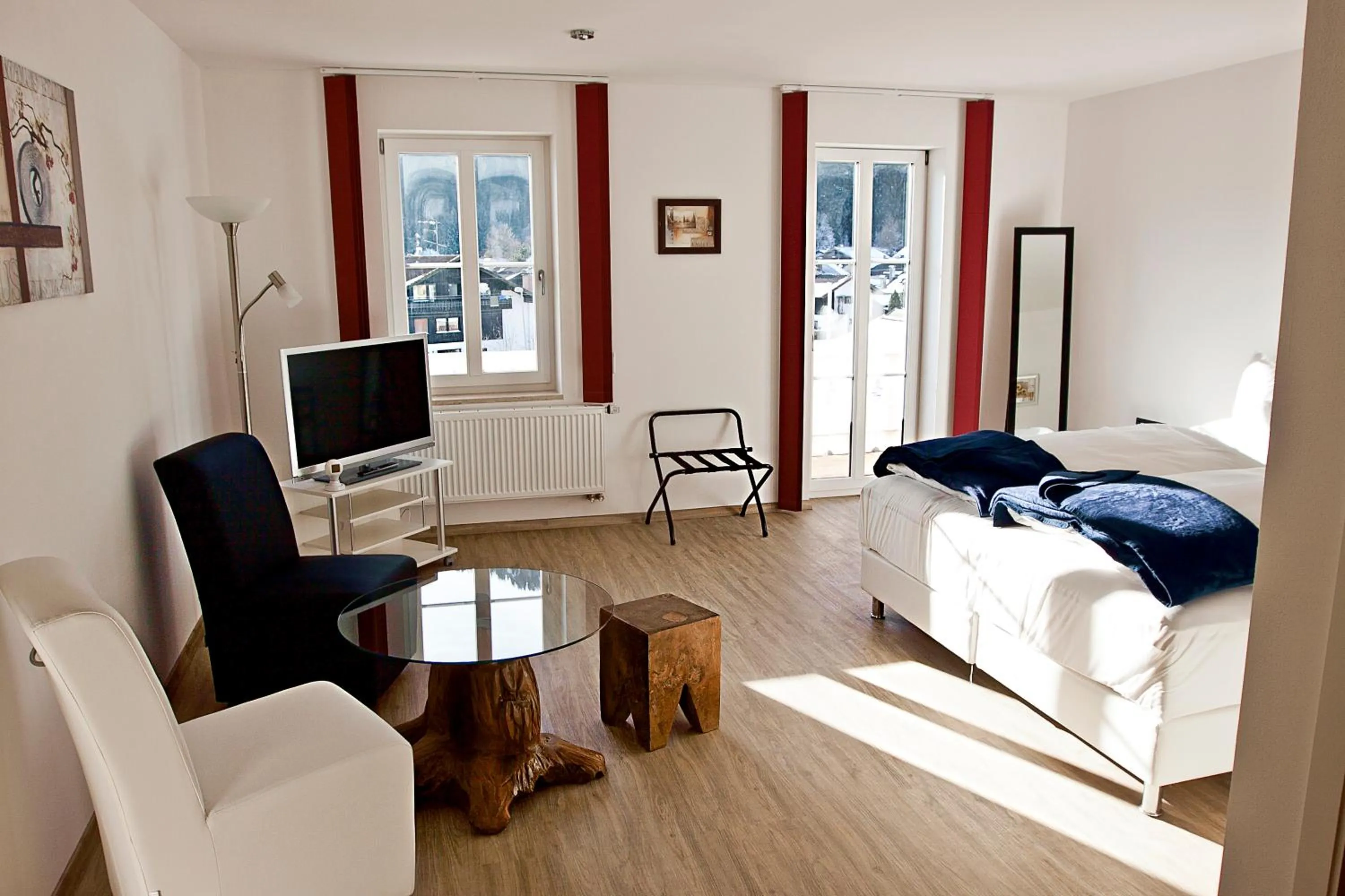 Photo of the whole room, Bed in Hotel Garni Ammergauer Hof