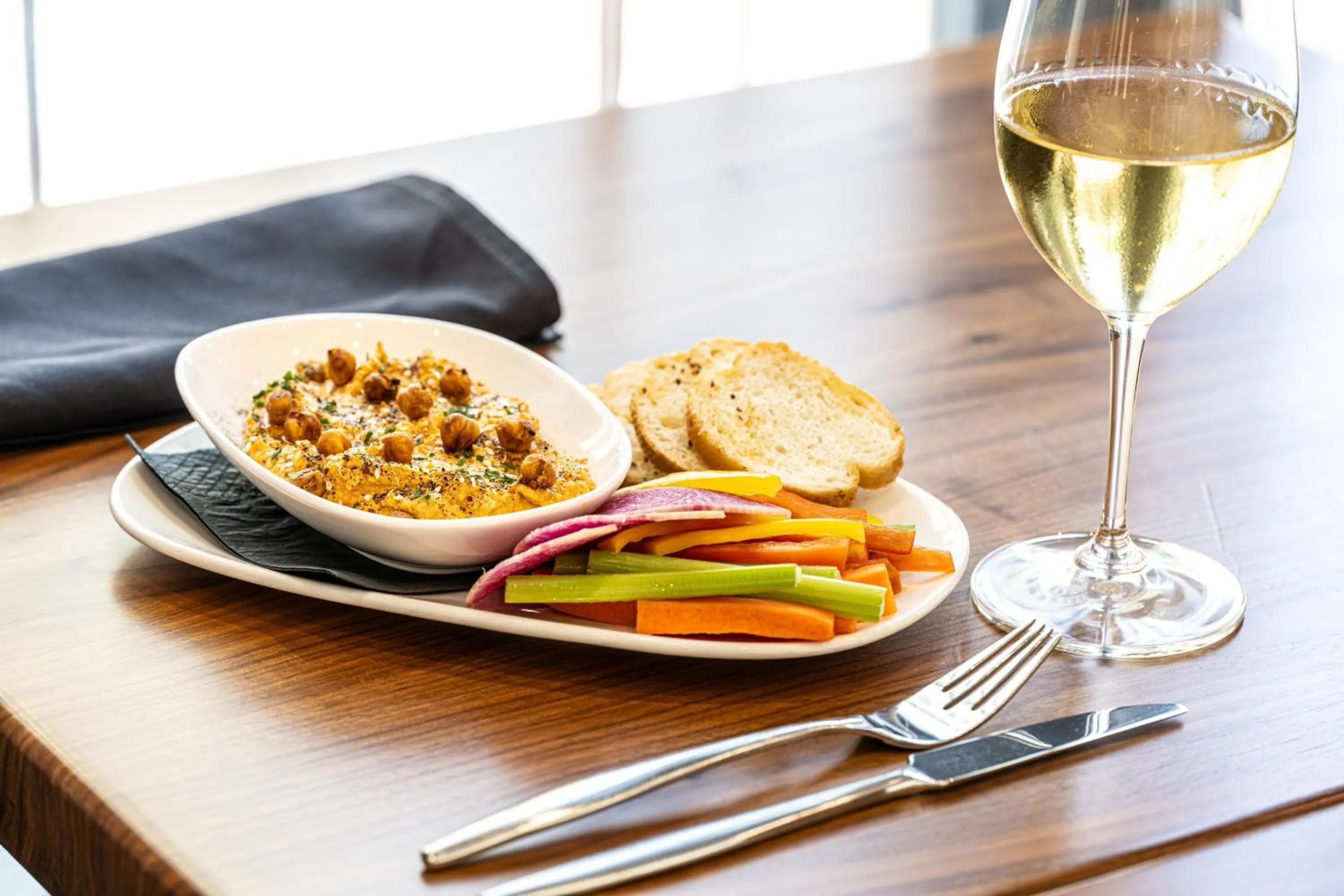 Lounge or bar in AC Hotel by Marriott Fort Worth Downtown