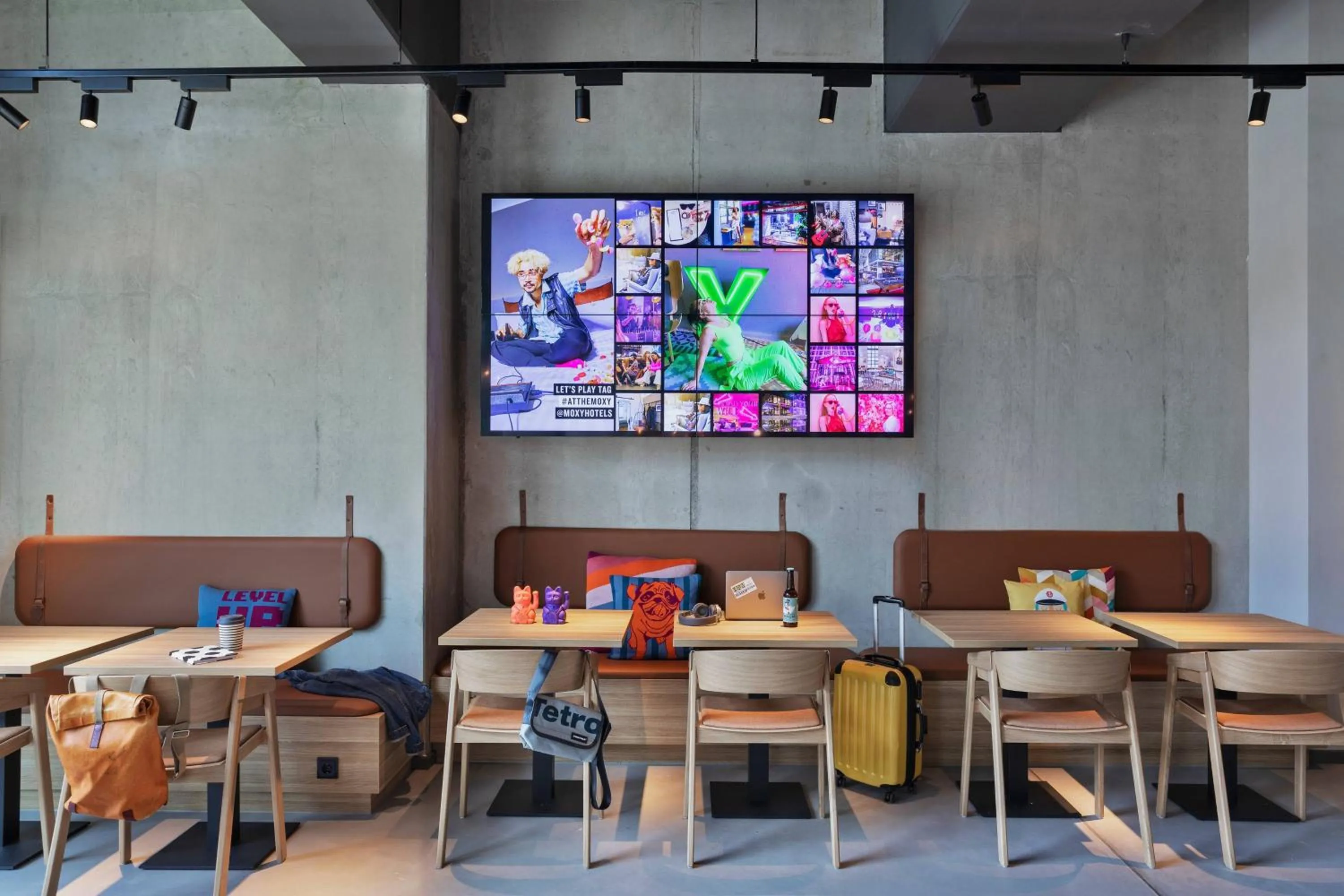 Restaurant/places to eat in Moxy Hamburg City