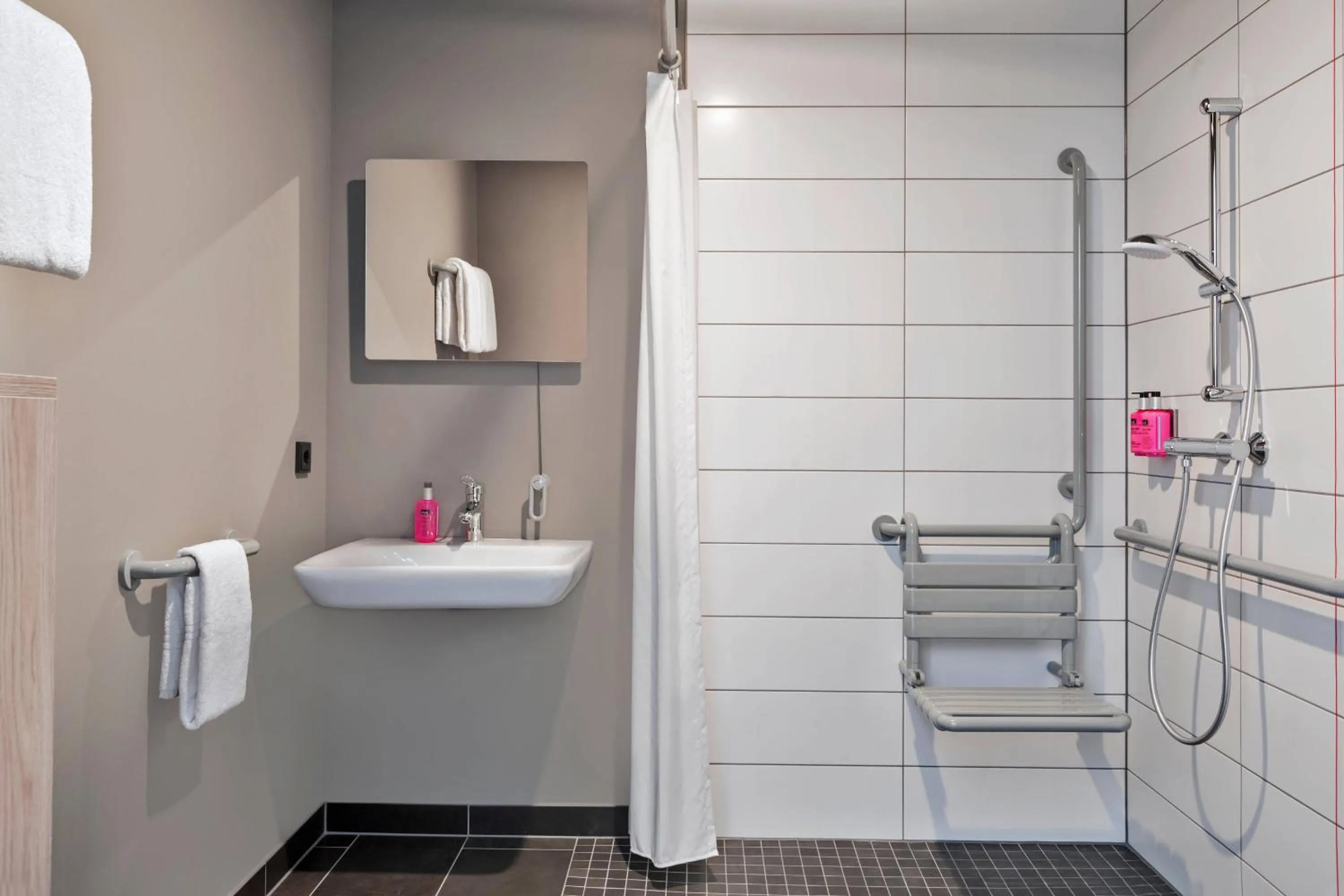 Bathroom in Moxy Hamburg City