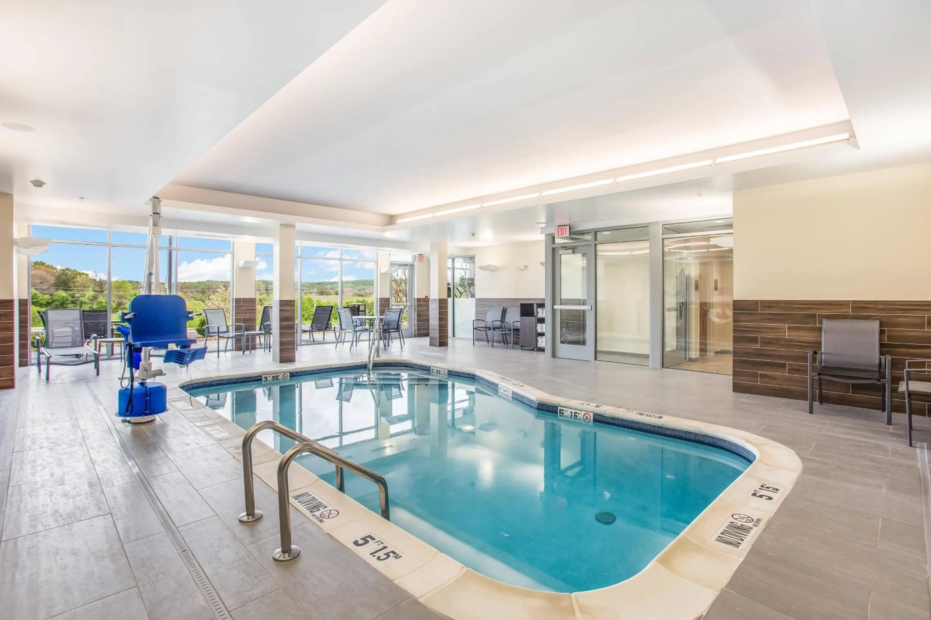 Swimming pool in Fairfield Inn & Suites Rolla