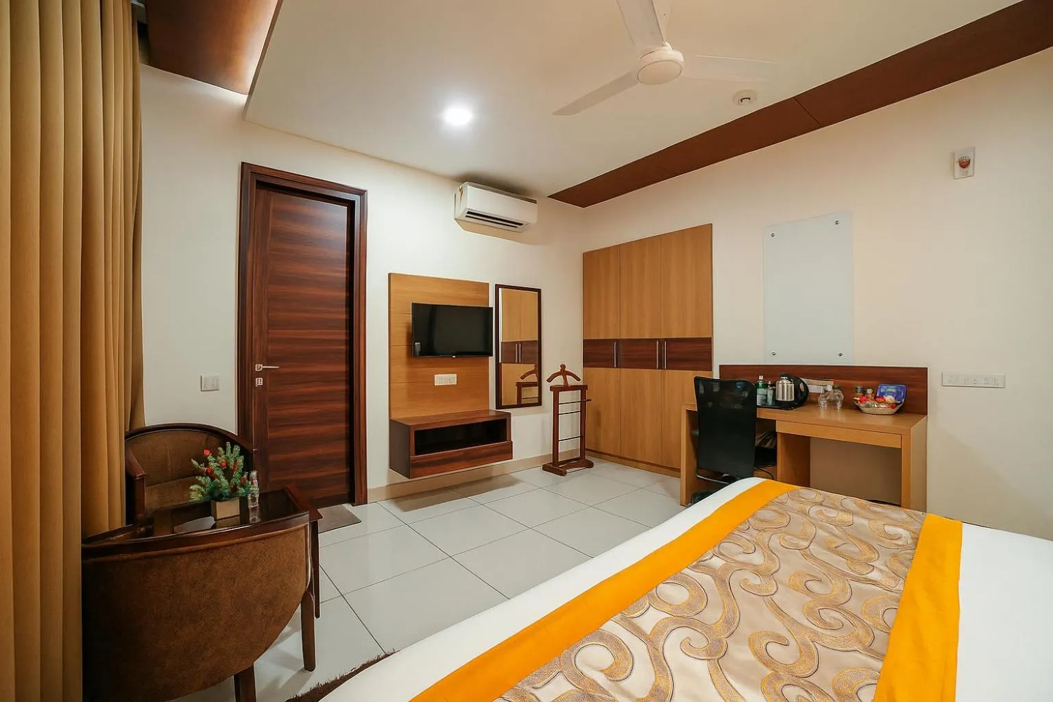 Bed in Hotel Grand Regency by JMD Group Near Delhi IGI Airport