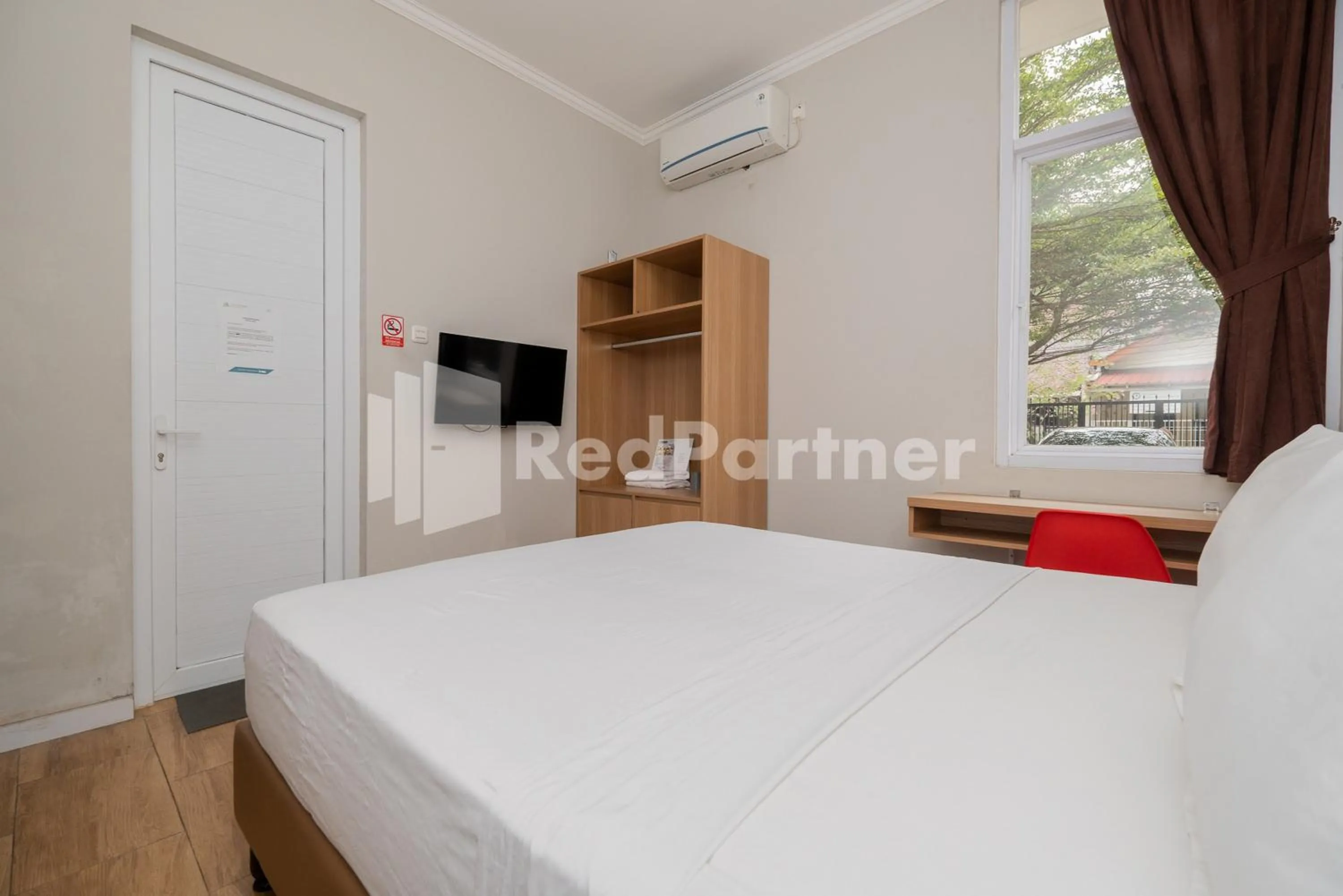 Bed in Palm Eight Mitra RedDoorz