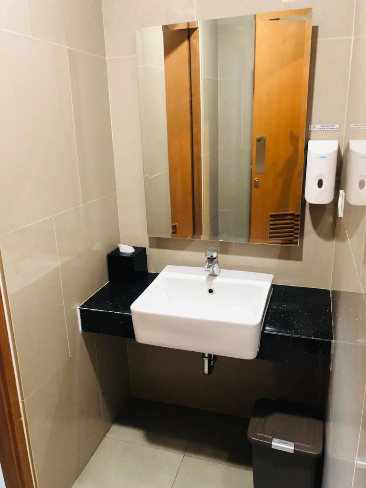 Toilet in Cordela Inn Millennium Medan