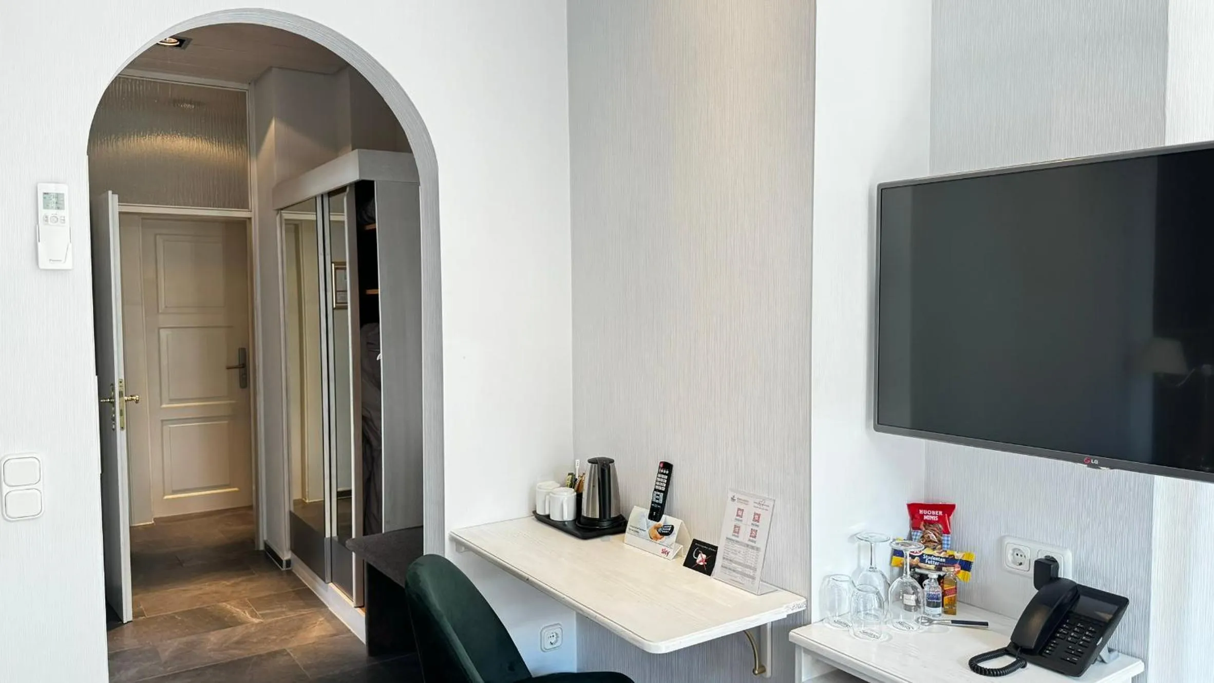 TV and multimedia in Rhein-Hotel Nierstein