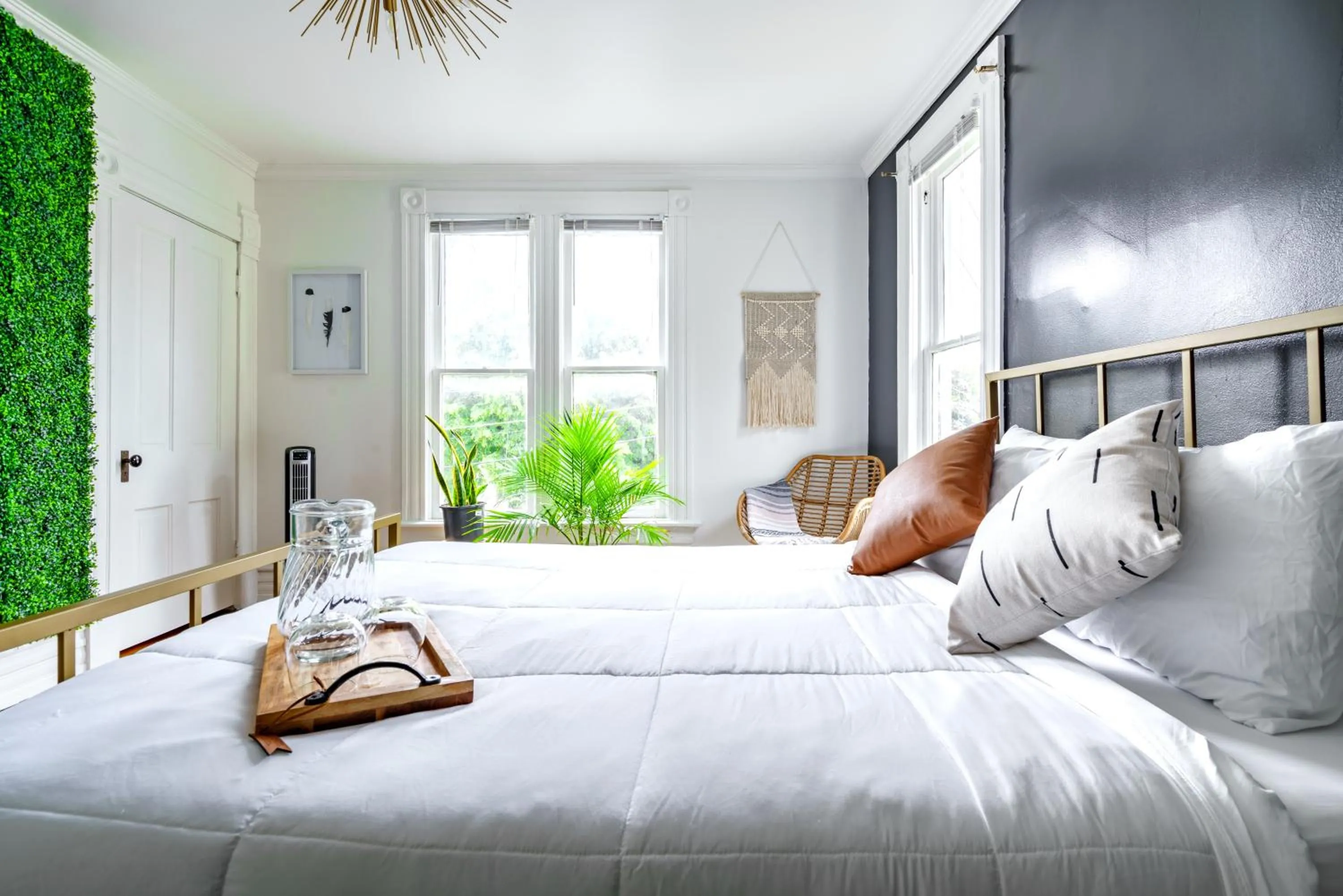 Bed in Jungle House Luxury Stays - Columbus Downtown Short North