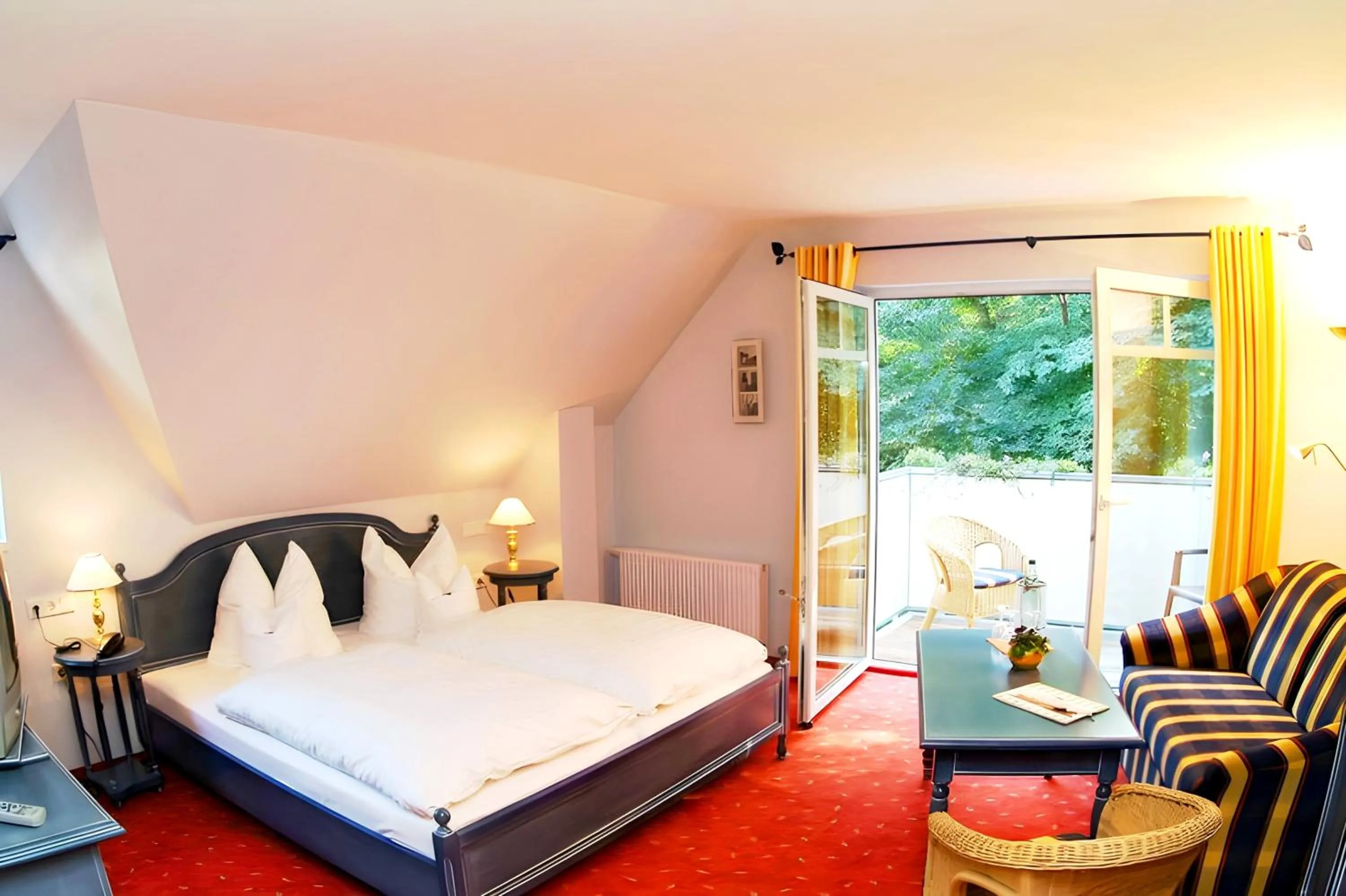 Photo of the whole room, Bed in Kurhaus Devin