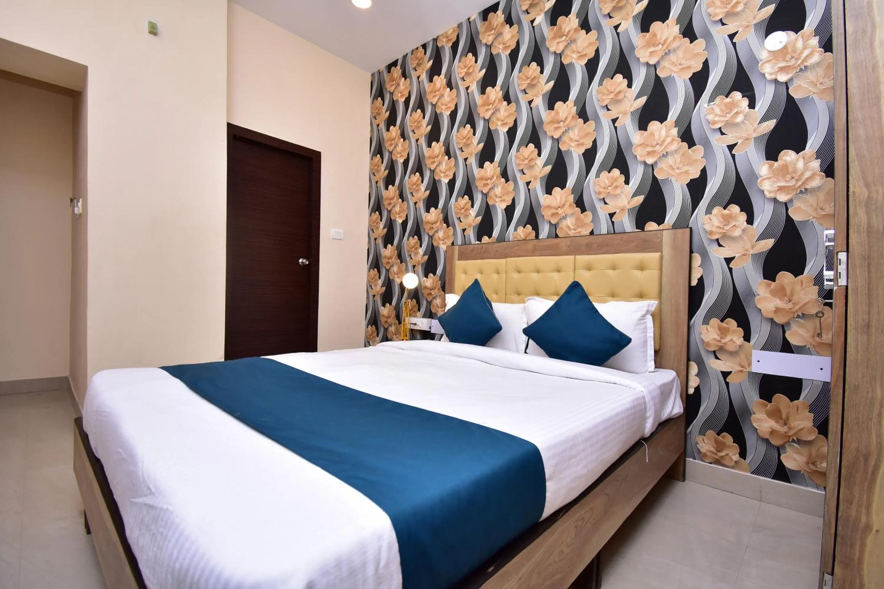 Bedroom, Bed in Hotel O Stay hub park street