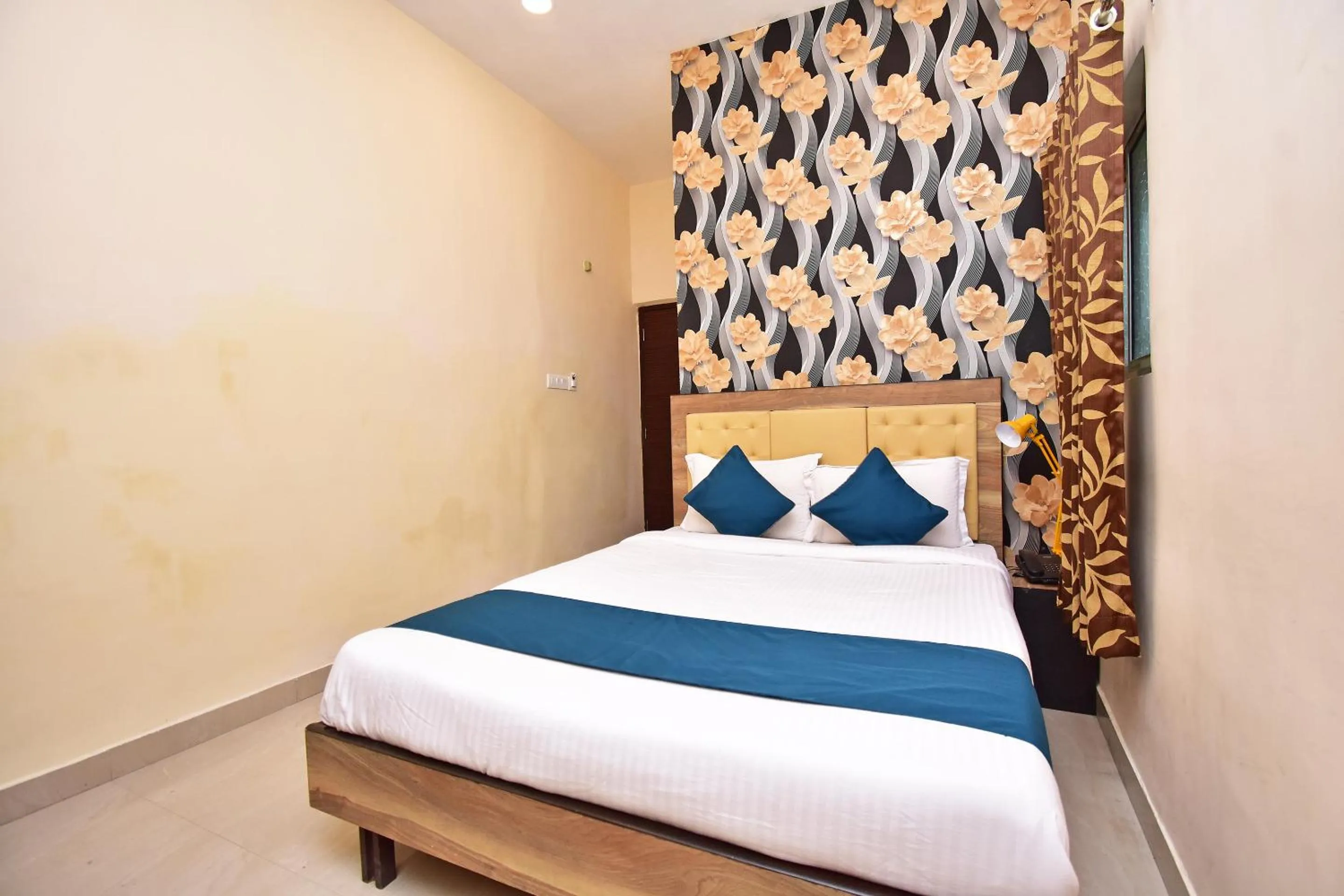 Bedroom, Bed in Hotel O Stay hub park street