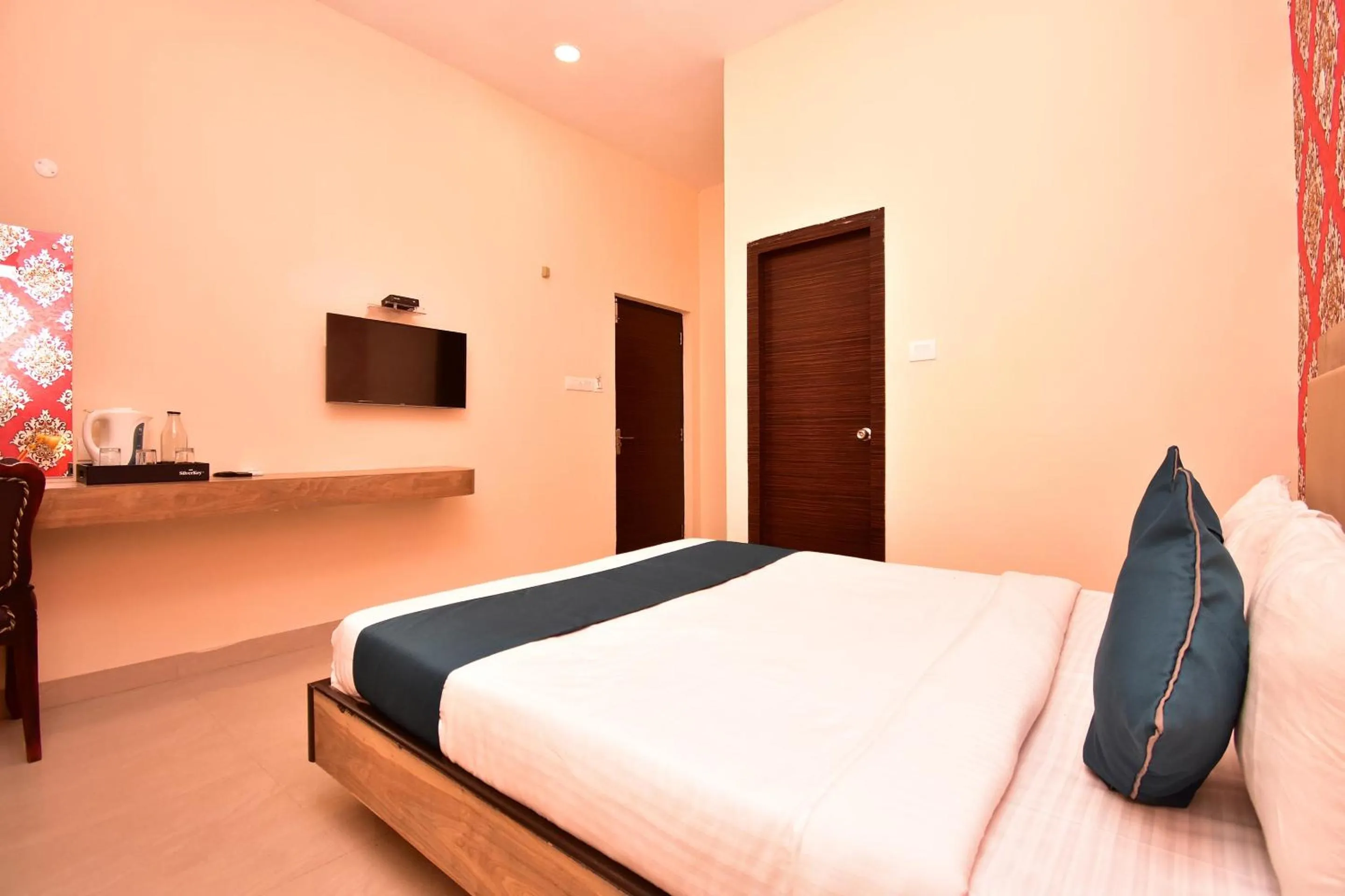 Bedroom, Bed in Hotel O Stay hub park street