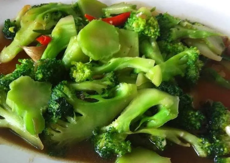 DAYA Beach, Lipe local