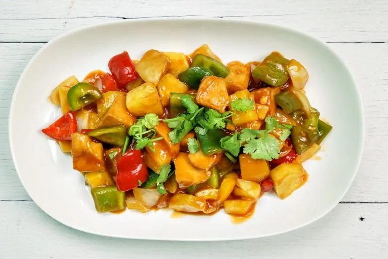 DAYA Beach, Lipe local