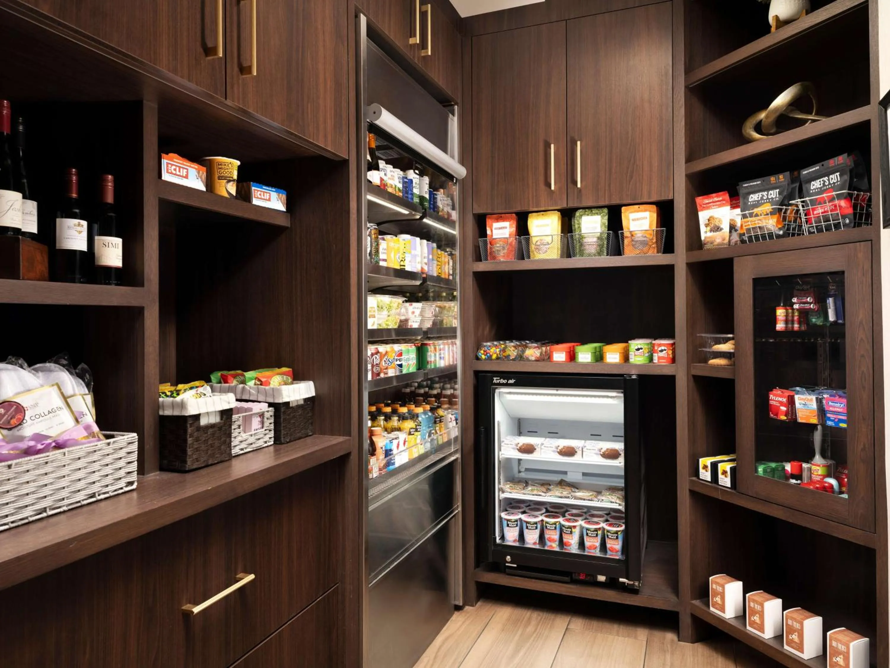 Food and drinks in The Knoll Hotel Napa Valley, Tapestry Collection by Hilton