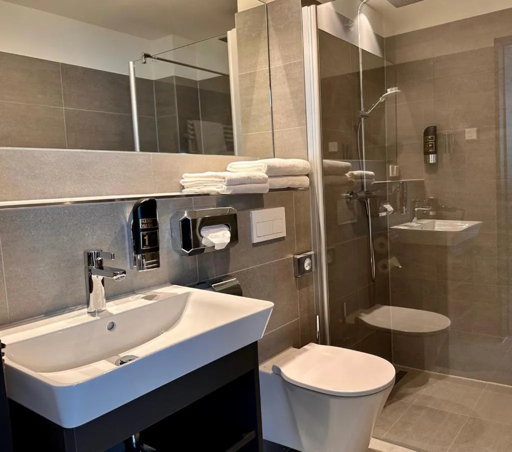 Shower in Hotel Schöne Aussicht