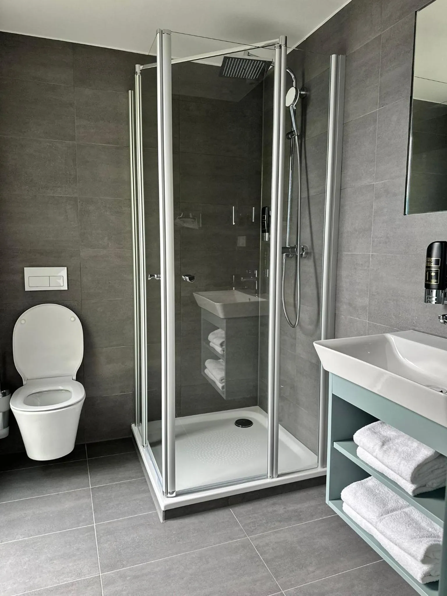 Shower in Hotel Schöne Aussicht