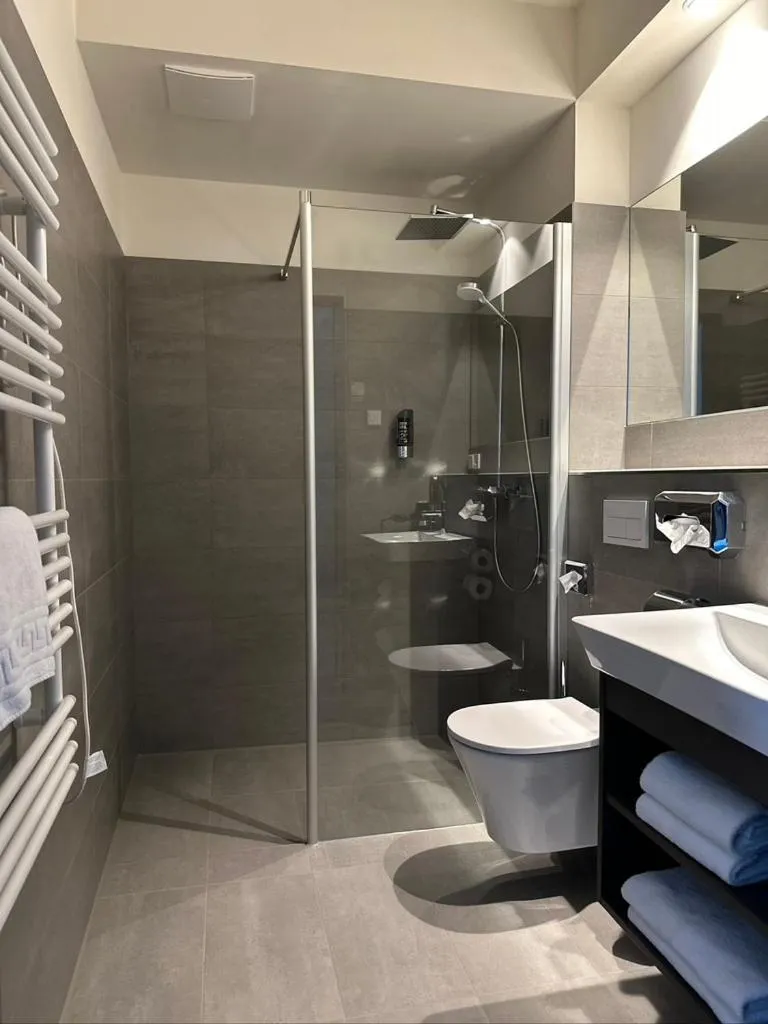 Shower in Hotel Schöne Aussicht
