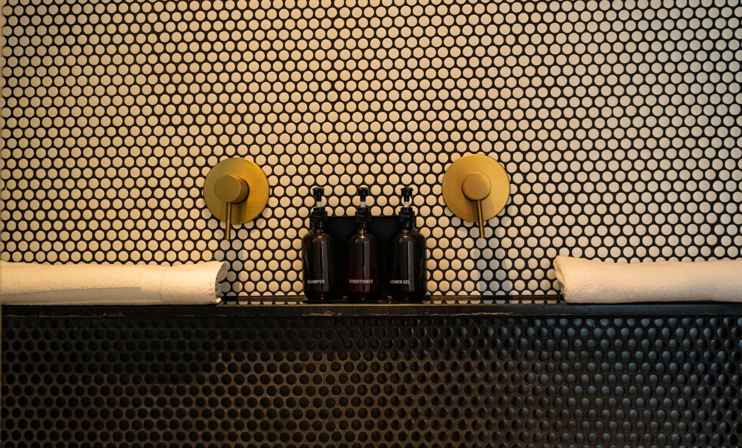 Bathroom in Met Hotel