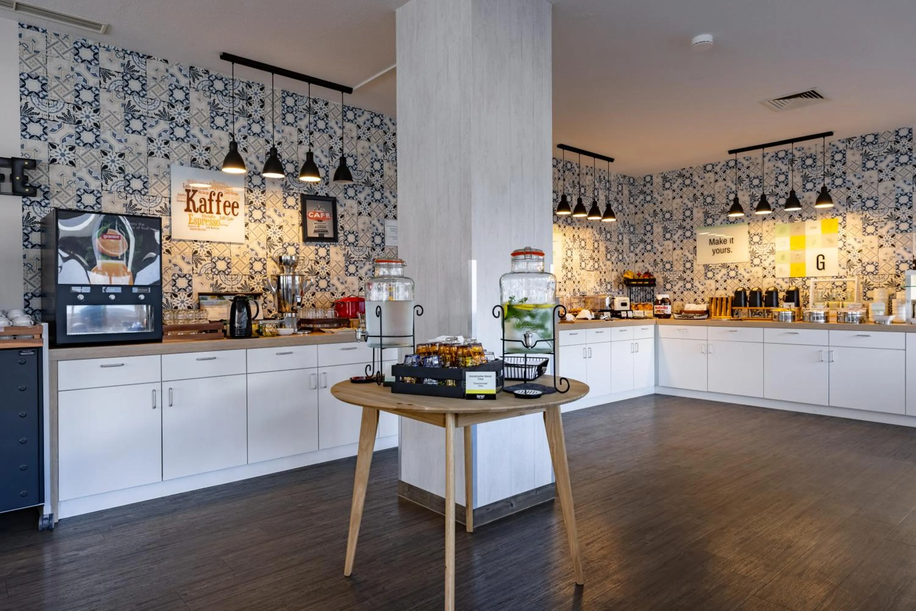 Restaurant/places to eat in Garner Hotel Cologne Porz - Airport by IHG