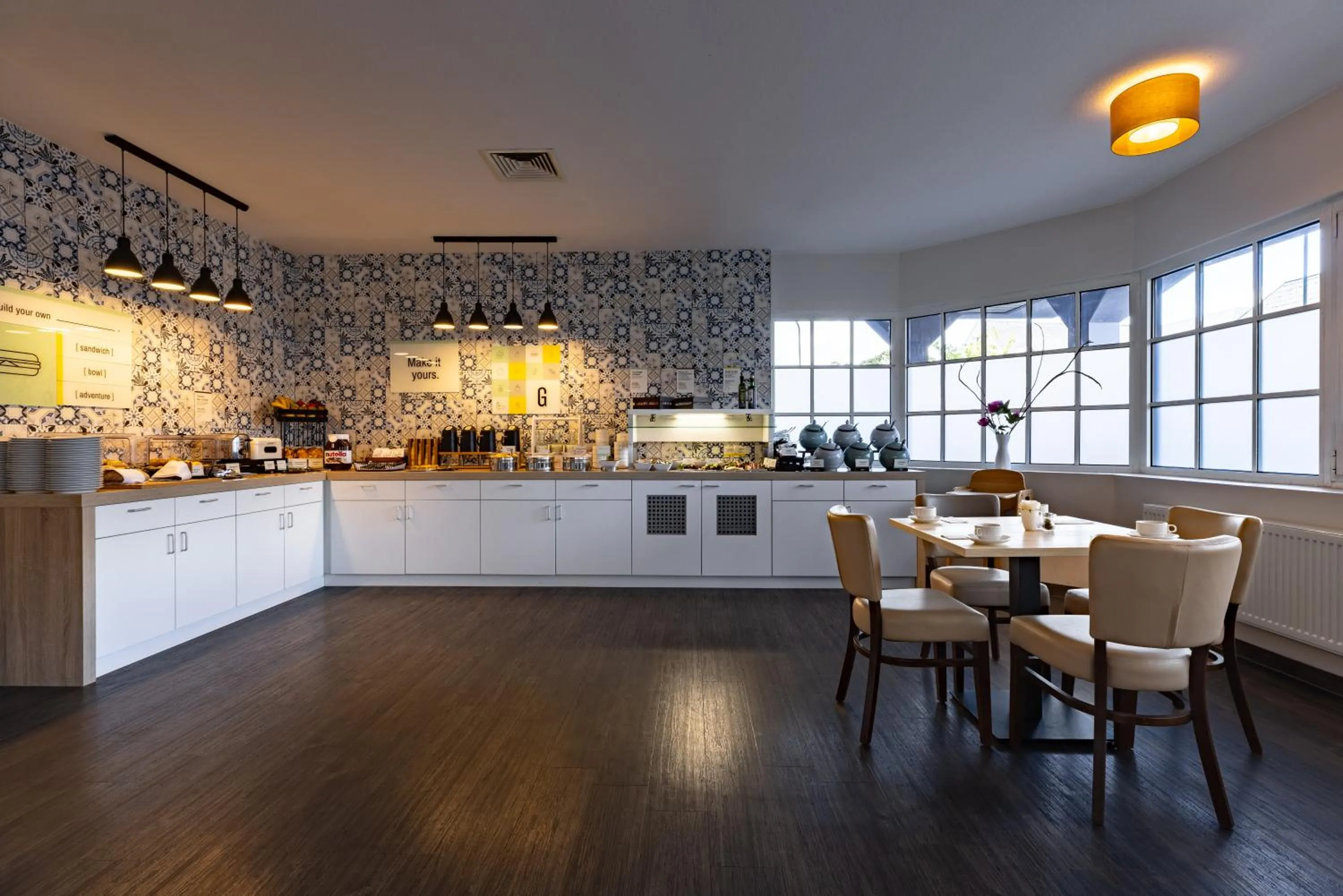 Restaurant/places to eat in Garner Hotel Cologne Porz - Airport by IHG