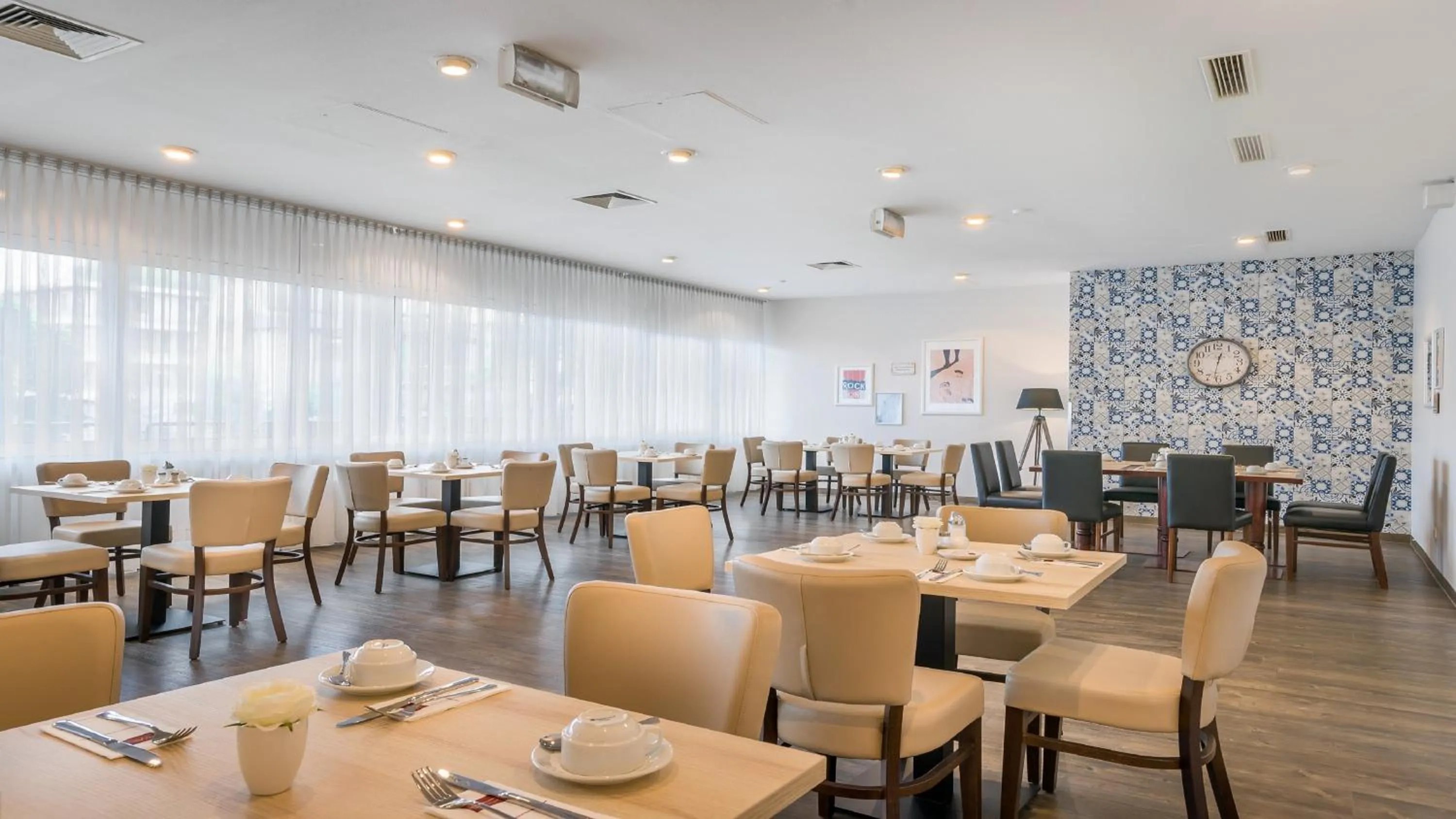 Breakfast in Garner Hotel Cologne Porz - Airport by IHG